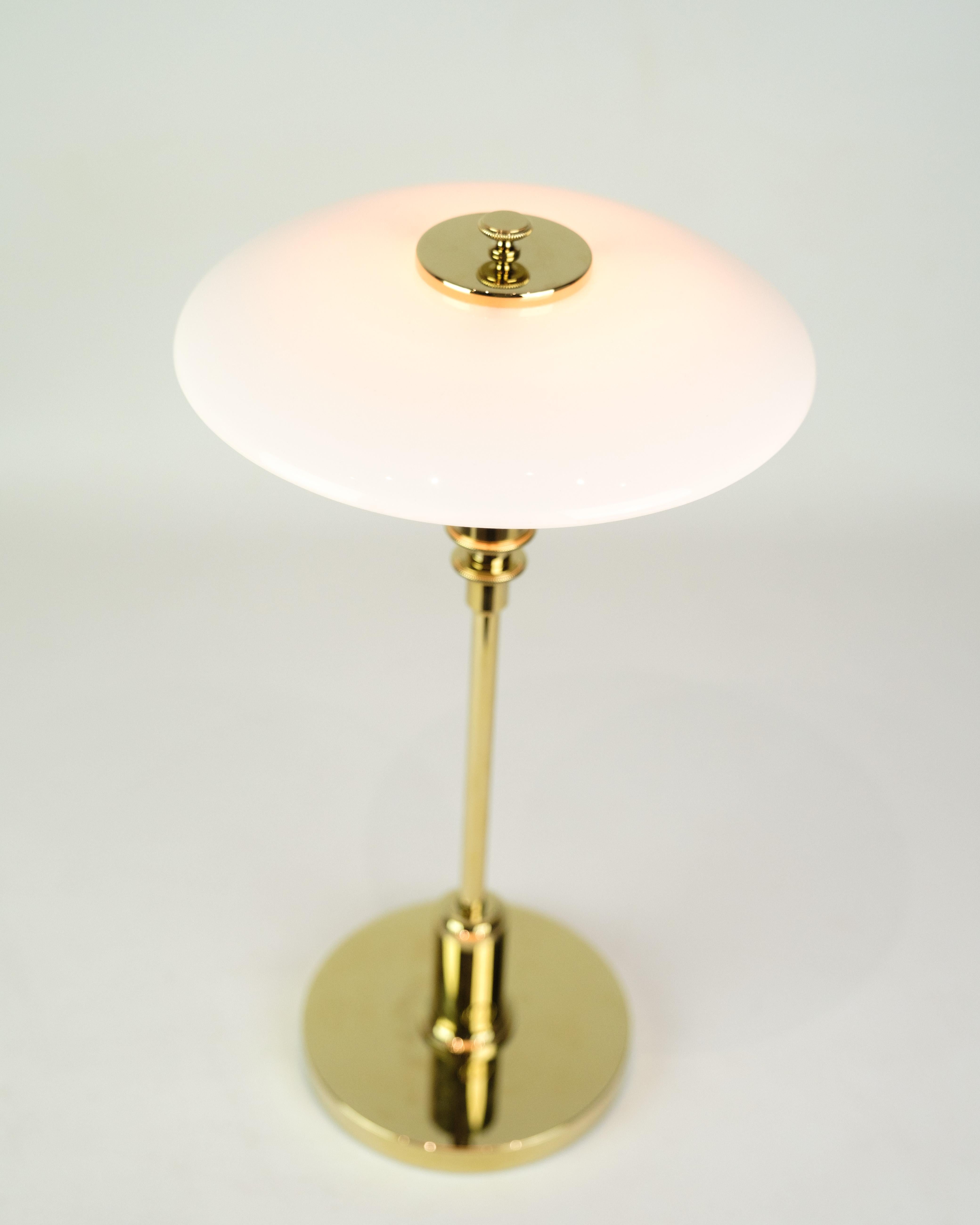 Lámpara de mesa PH 2/1 con cristal opalino y marco de latón By Poul Henningsen Danés en venta