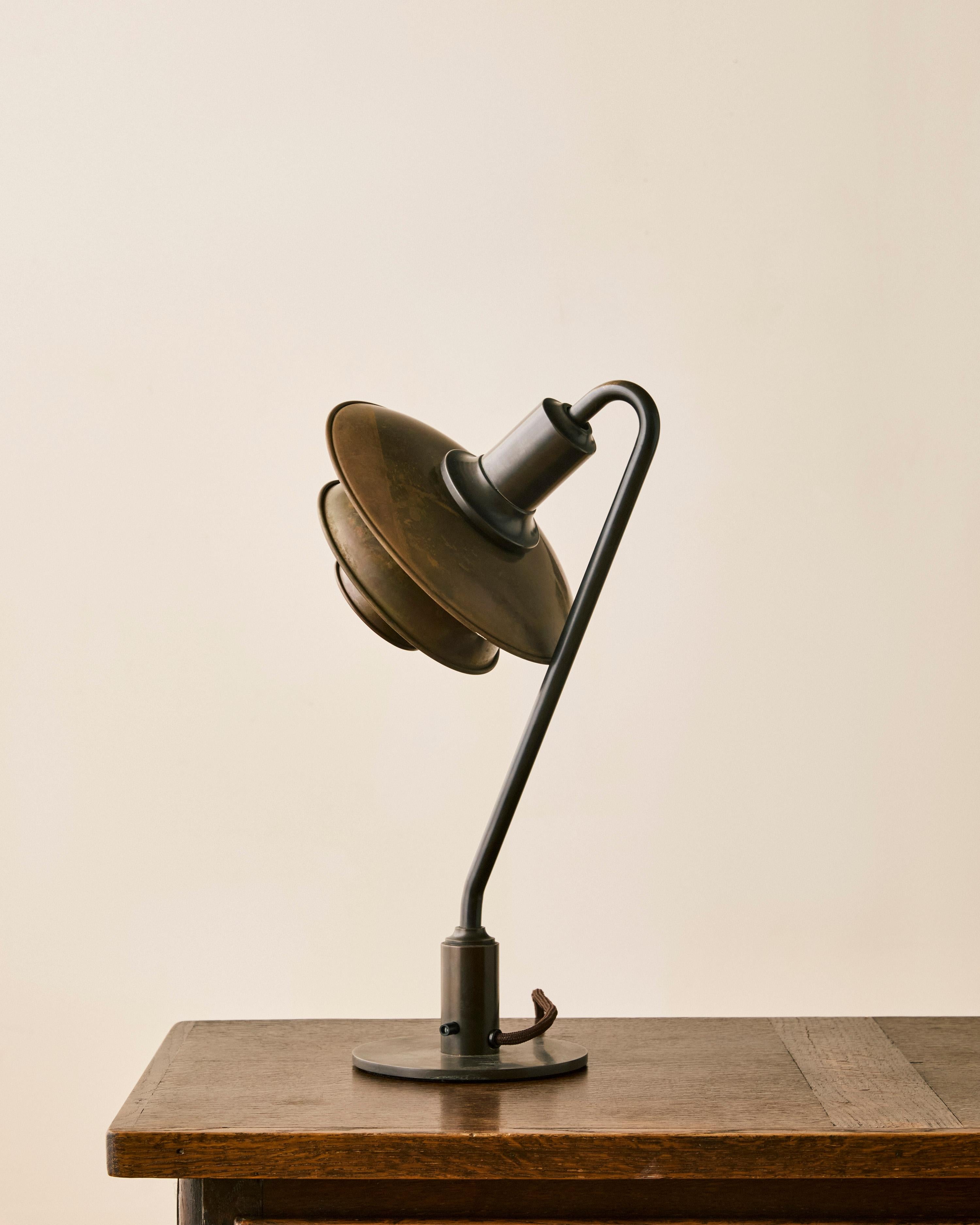 PH 2/2 Copper Snowdrop Table Lamp by Poul Henningsen (Mitte des 20. Jahrhunderts) im Angebot