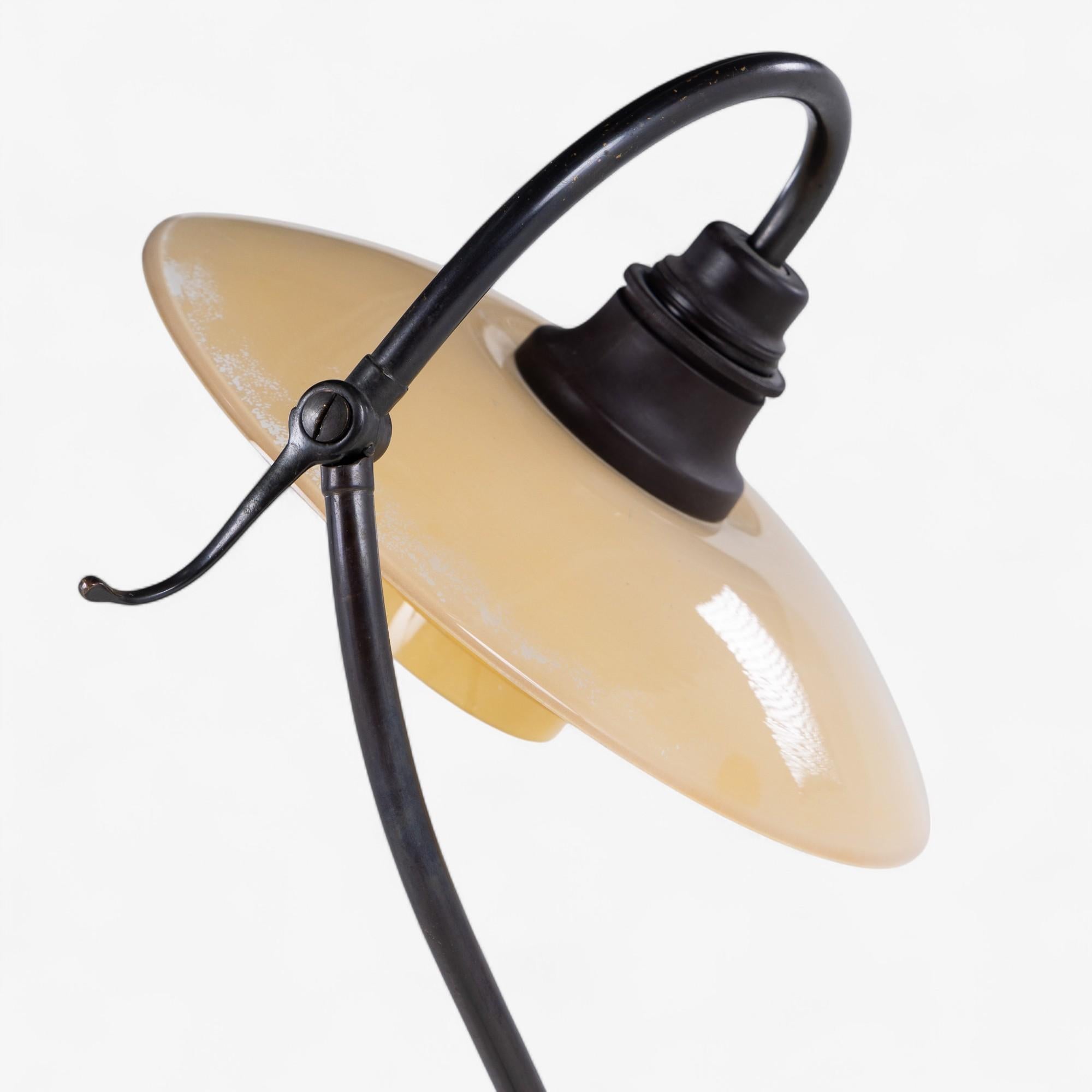 PH 3/2 - Lampada da terra 'Punto interrogativo' di Poul Henningsen in vendita 3