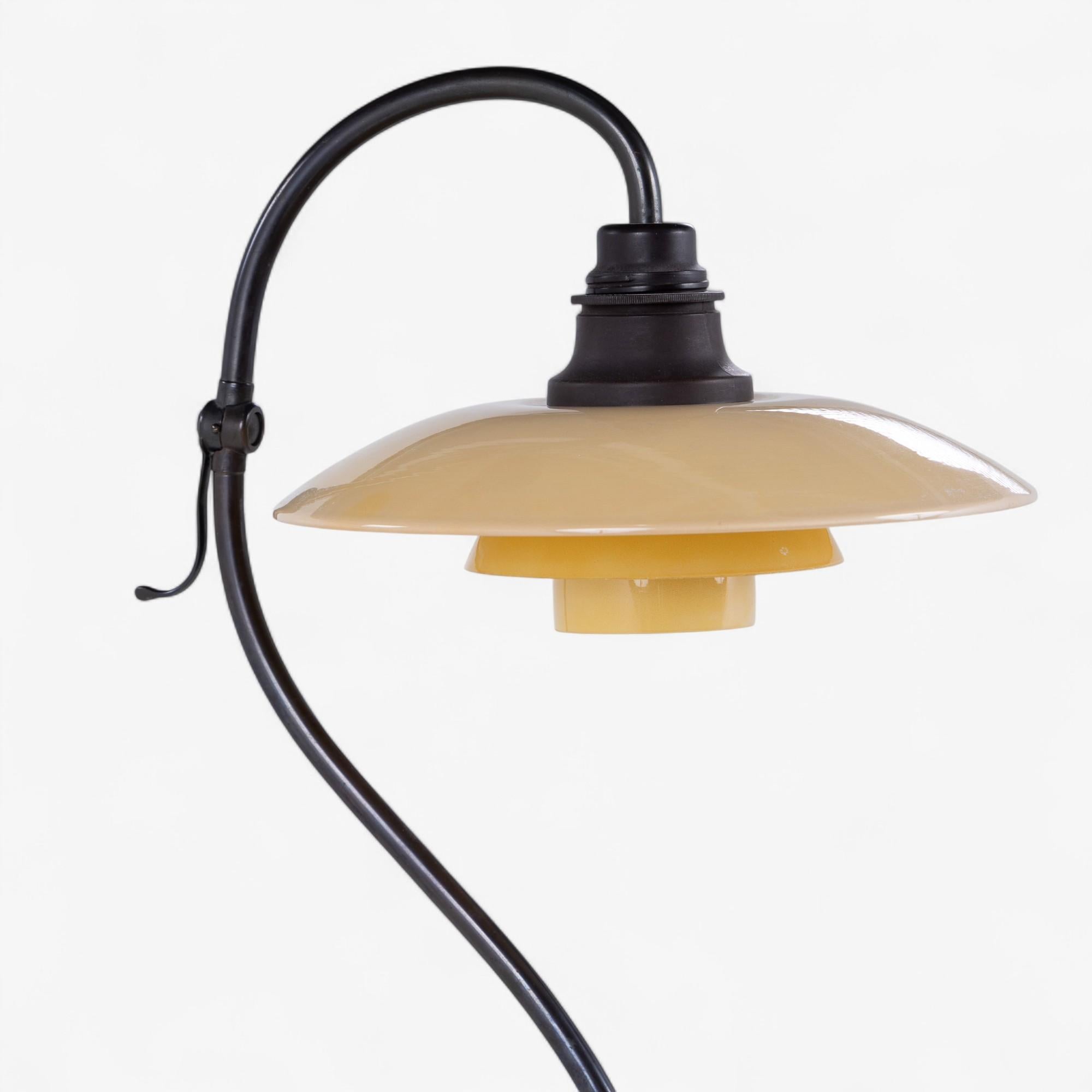 Danese PH 3/2 - Lampada da terra 'Punto interrogativo' di Poul Henningsen in vendita