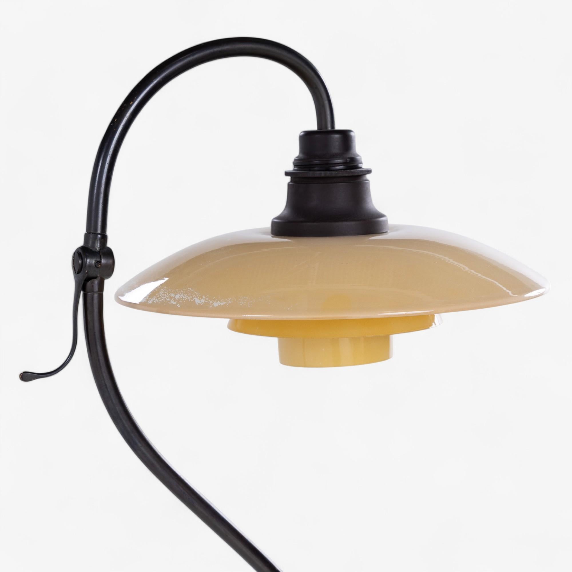 XX secolo PH 3/2 - Lampada da terra 'Punto interrogativo' di Poul Henningsen in vendita