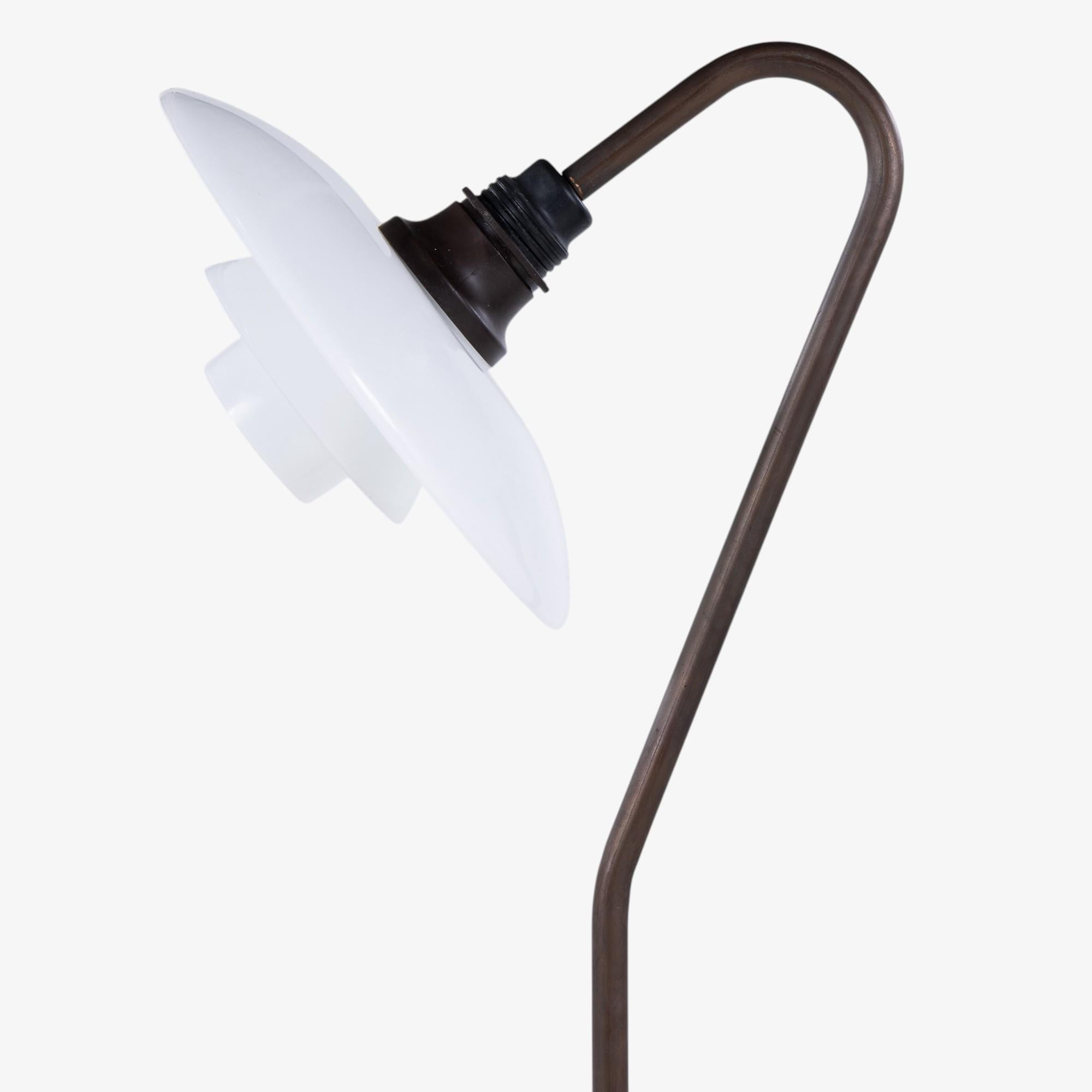 Mid-Century Modern PH 3/2 - Lampadaire 'Snowdrop' de Poul Henningsen en vente