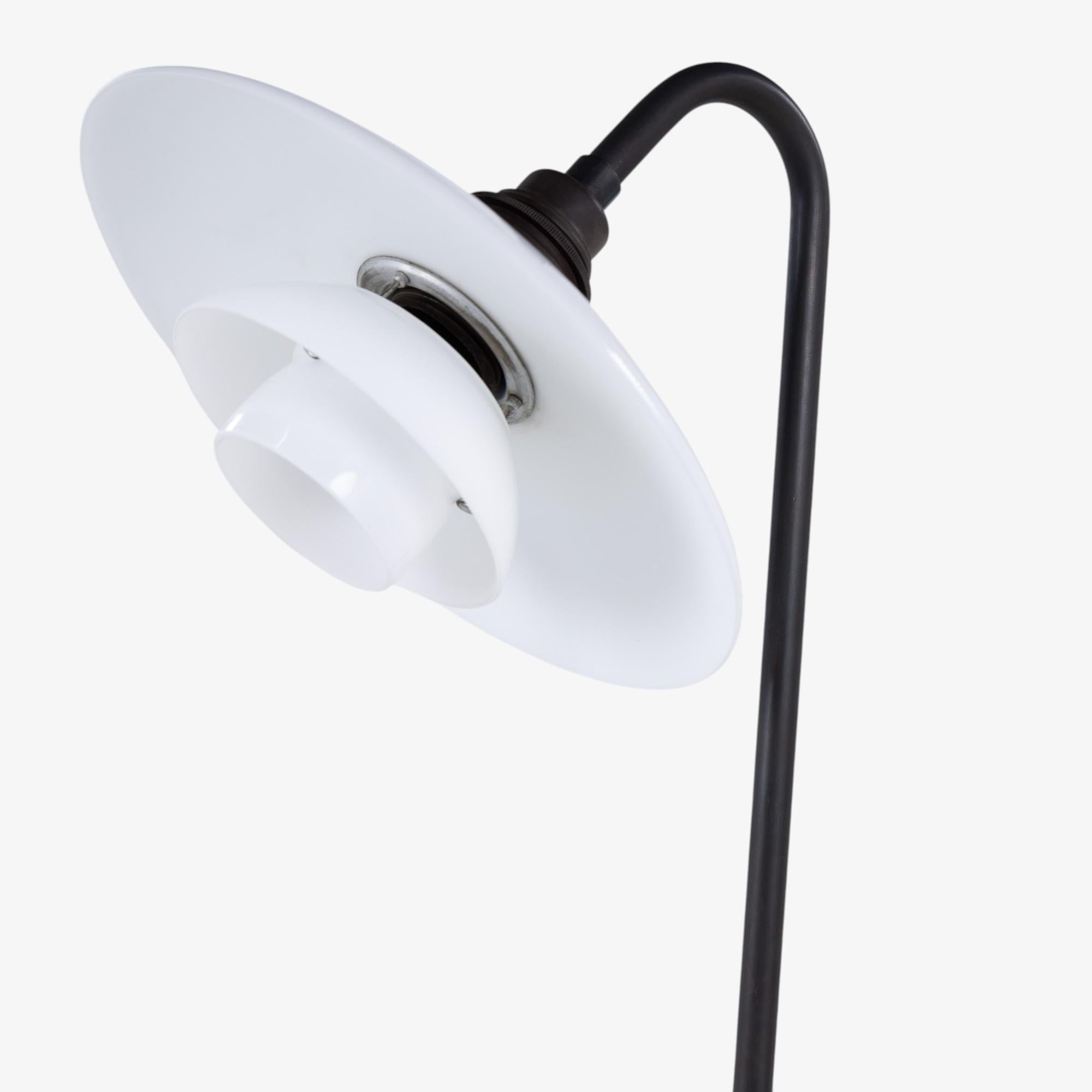 Danois PH 3/2 - Lampadaire 'Snowdrop' de Poul Henningsen en vente