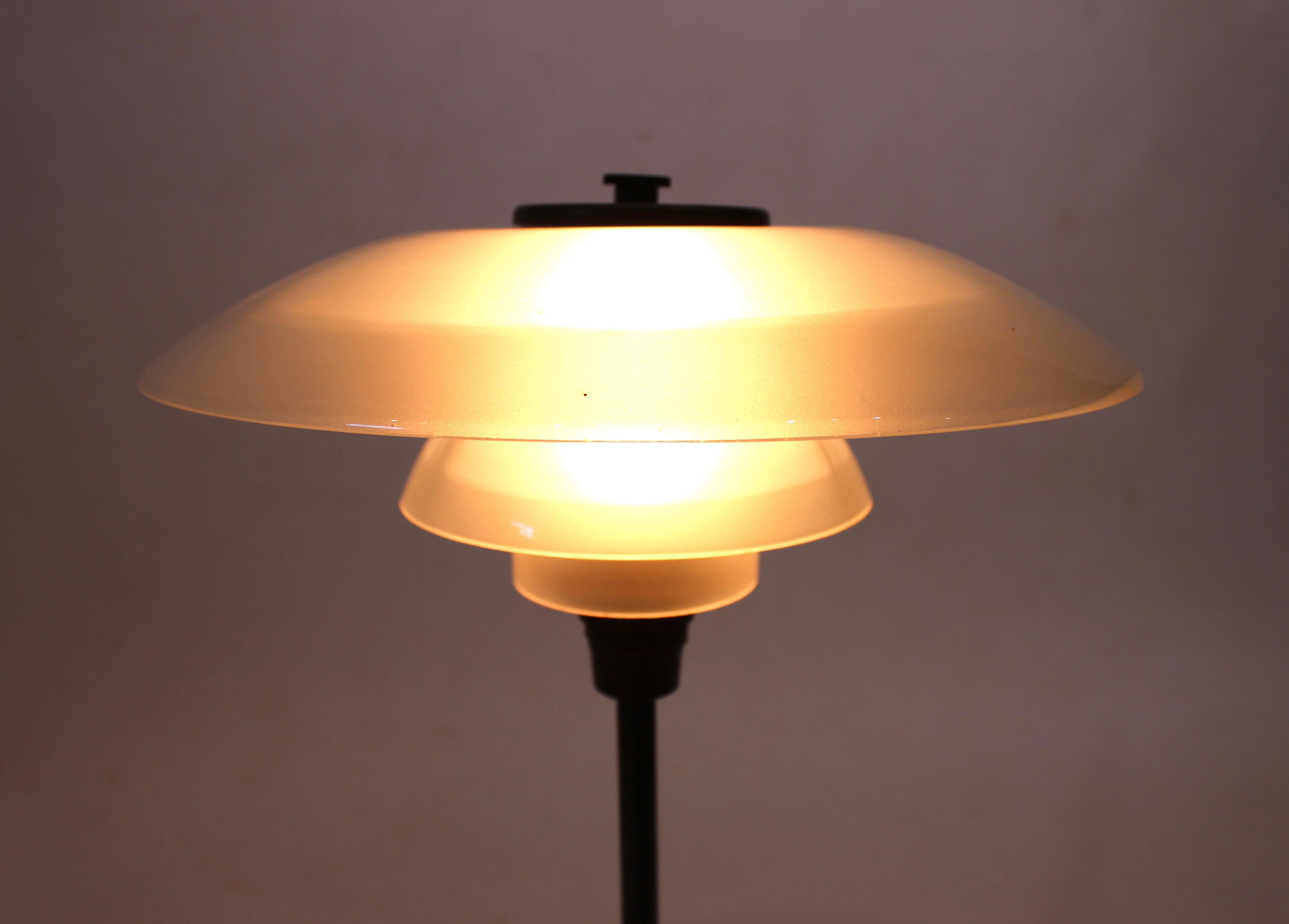 Scandinavian Modern PH 3/2 Table Lamp with Shades of Mat Glass, Poul Henningsen, 1928