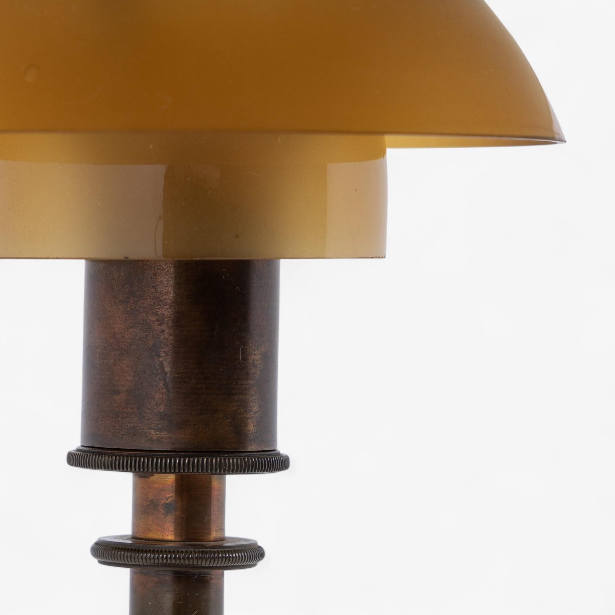 Danese PH 3, 5/2 - Lampada da tavolo con paralume giallo di Poul Henningsen in vendita