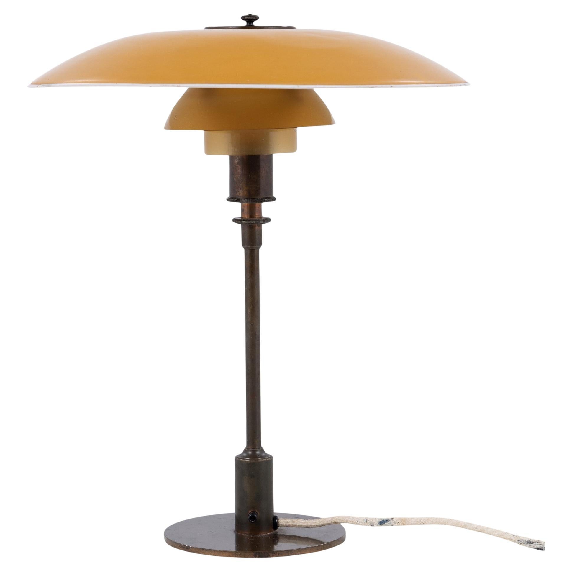 PH 3, 5/2 - Lampada da tavolo con paralume giallo di Poul Henningsen in vendita