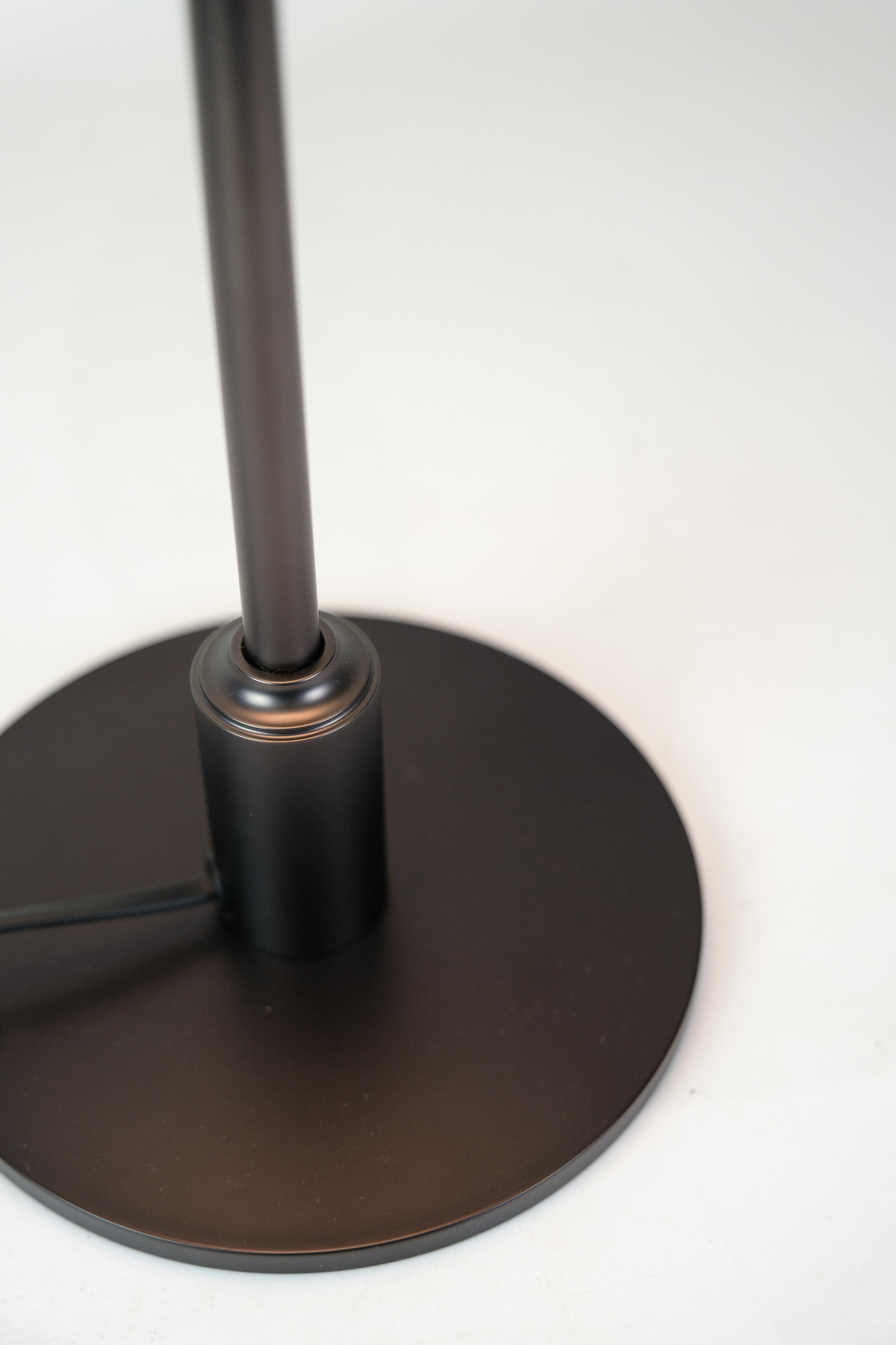 Laiton Lampe de table PH 3½-2½ avec abat-jour en métal dans un cadre en laiton peint jaune et brun en vente