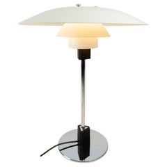 Lampe de bureau PH 4/3 conçue par Poul Henningsen et fabriquée par Louis Poulsen