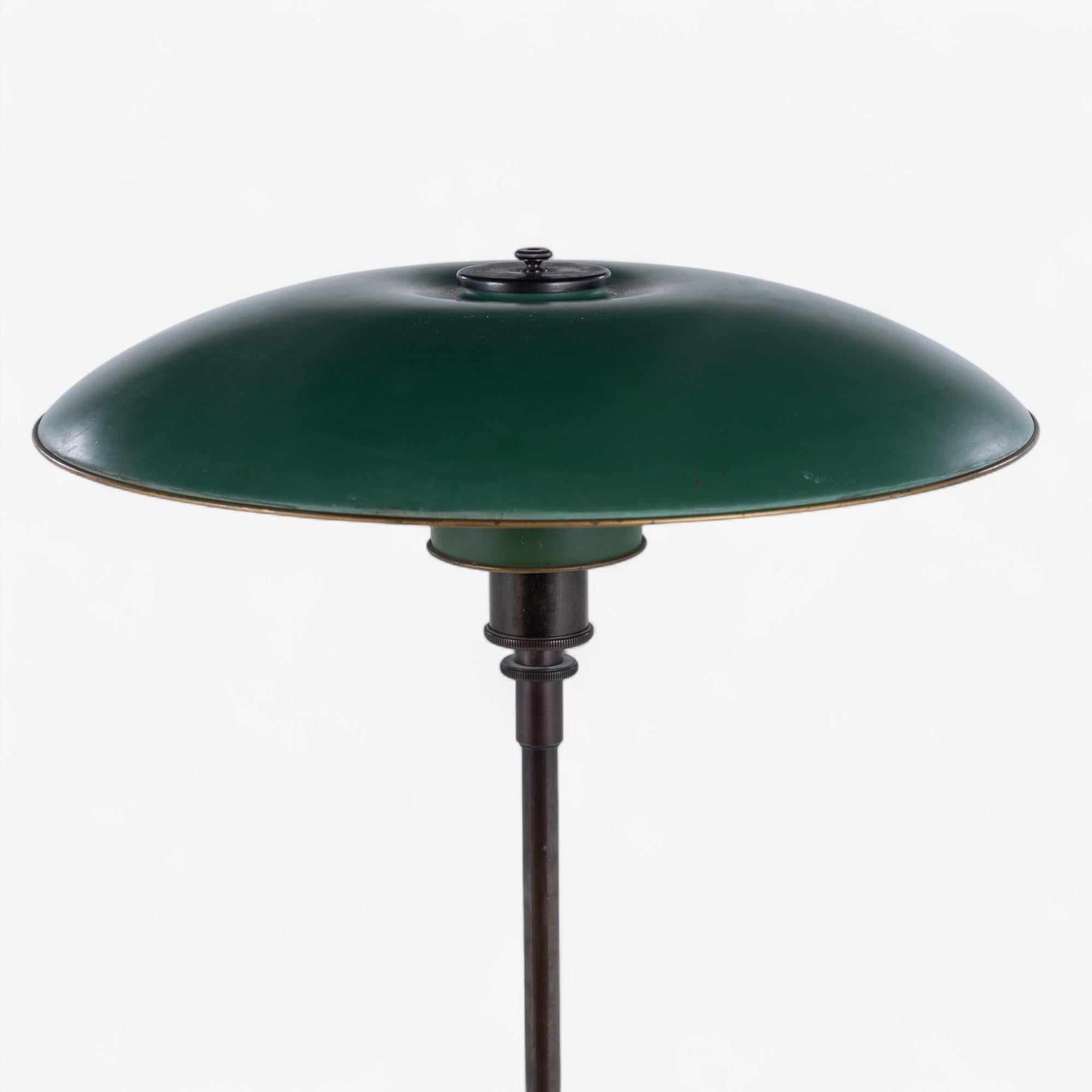 Mid-Century moderno PH 5/3 - Lampada da terra con paralume in rame verde di Poul Henningsen in vendita