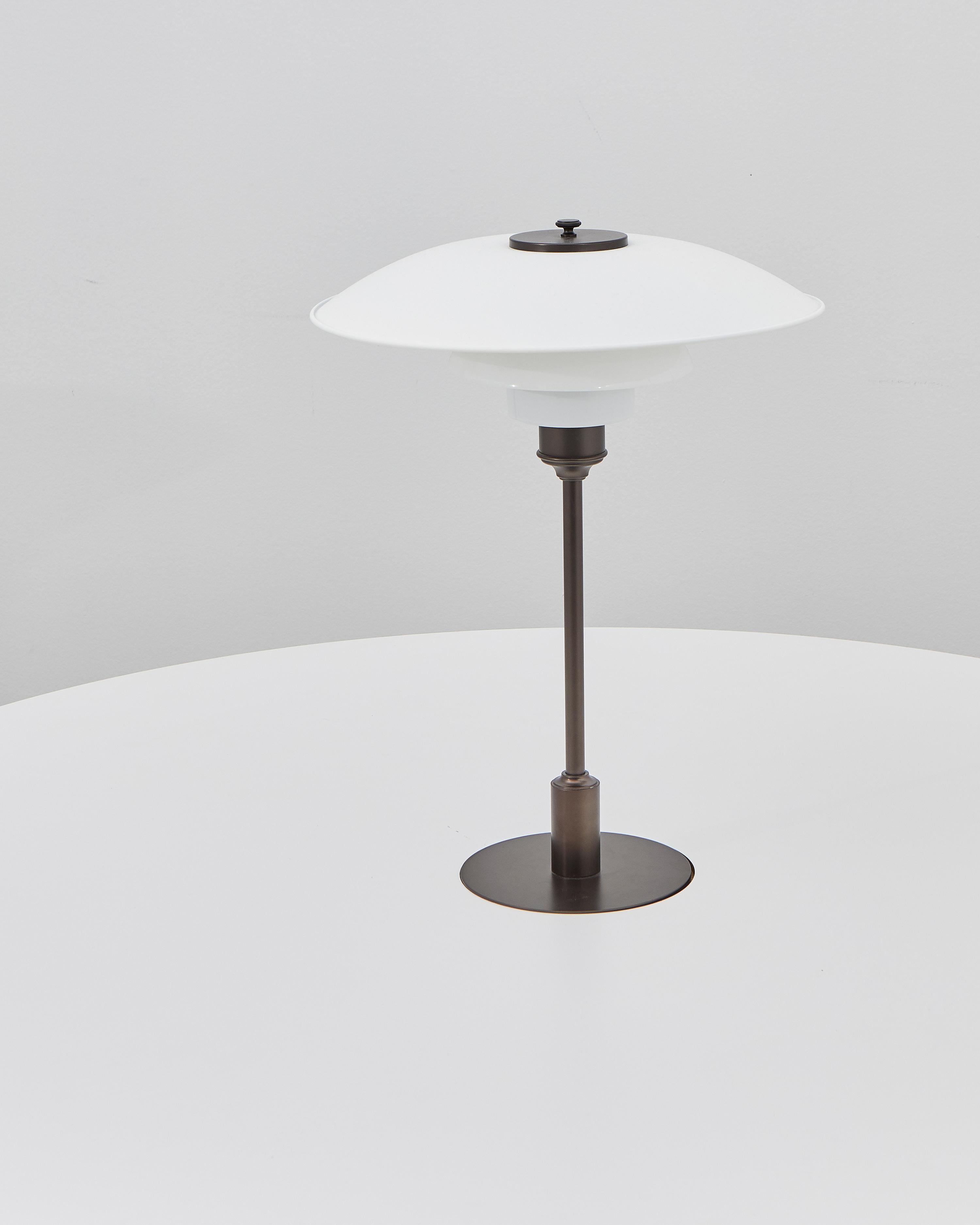 Bauhaus Table de chevalet PH, pieds en chêne noir, plaque stratifiée, PH blanc en vente