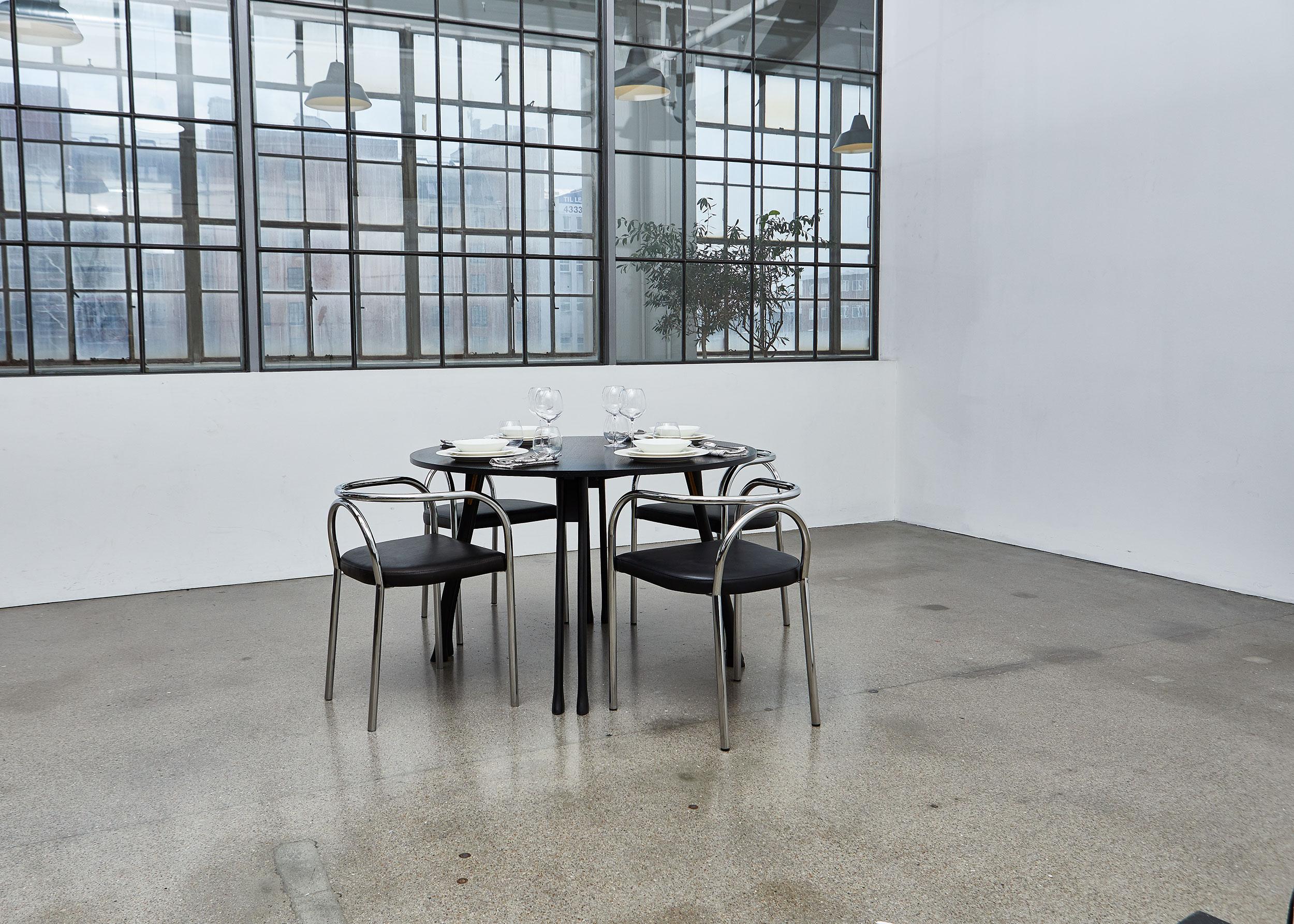 Bois Table de chevalet PH, pieds en chêne noir, plaque de table en placage, lampe PH 3 - 2 en vente