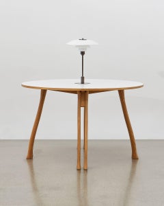 PH Axe Table, natural oak legs, laminated plate, white PH 3 ½ - 2 ½ lamp