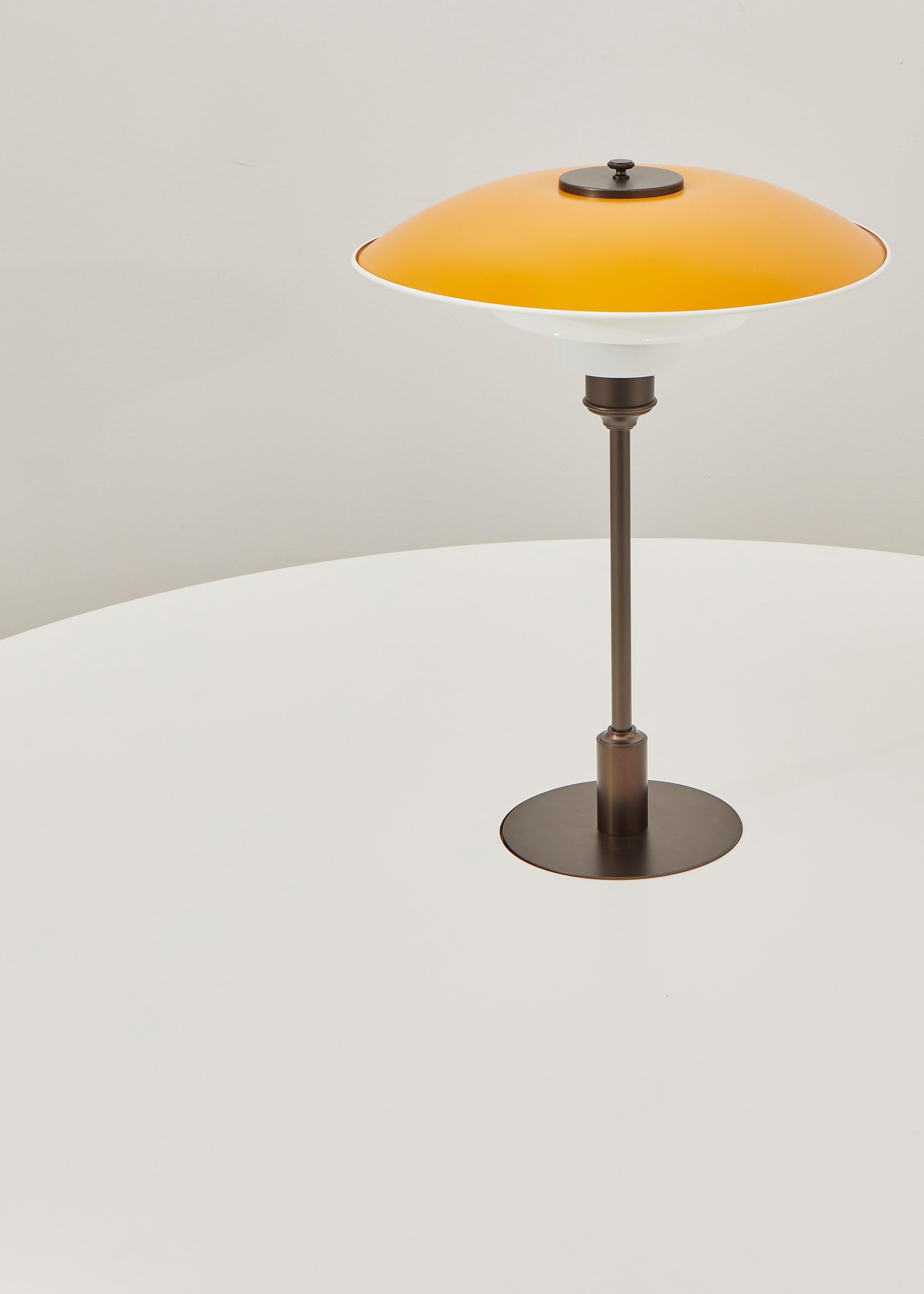 Danois PH Table Axe, pieds en Oak Nature, plateau stratifié, jaune PH 3 ½ - 2 ½ Lampes en vente