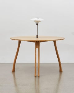 PH Axe Table, Natural Oak Legs, Veneer Table Plate, White PH 3 ½-2 ½ Lamp