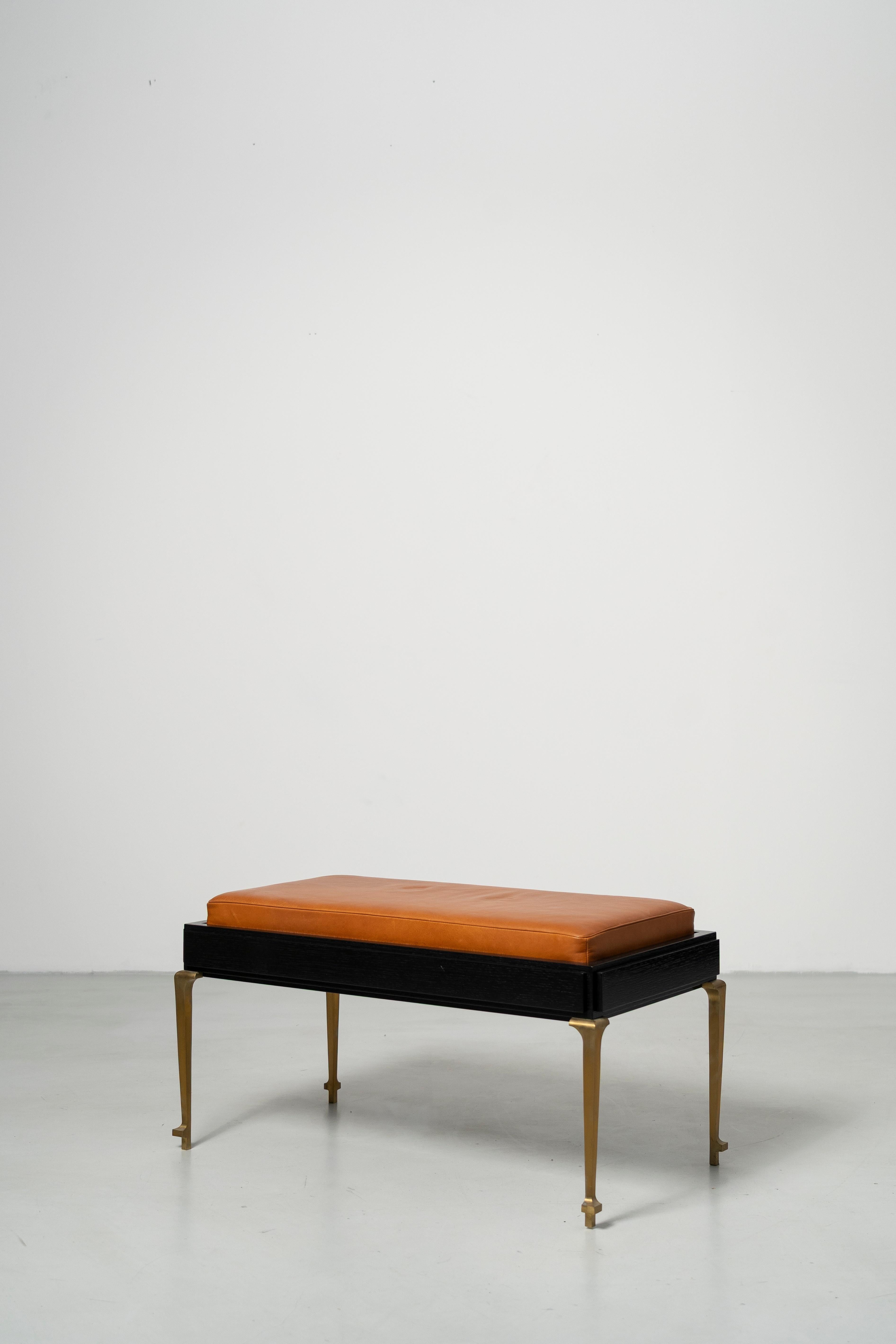 Bauhaus PH Bench - brass legs with black oak veneer and extreme walnut leather seat en vente