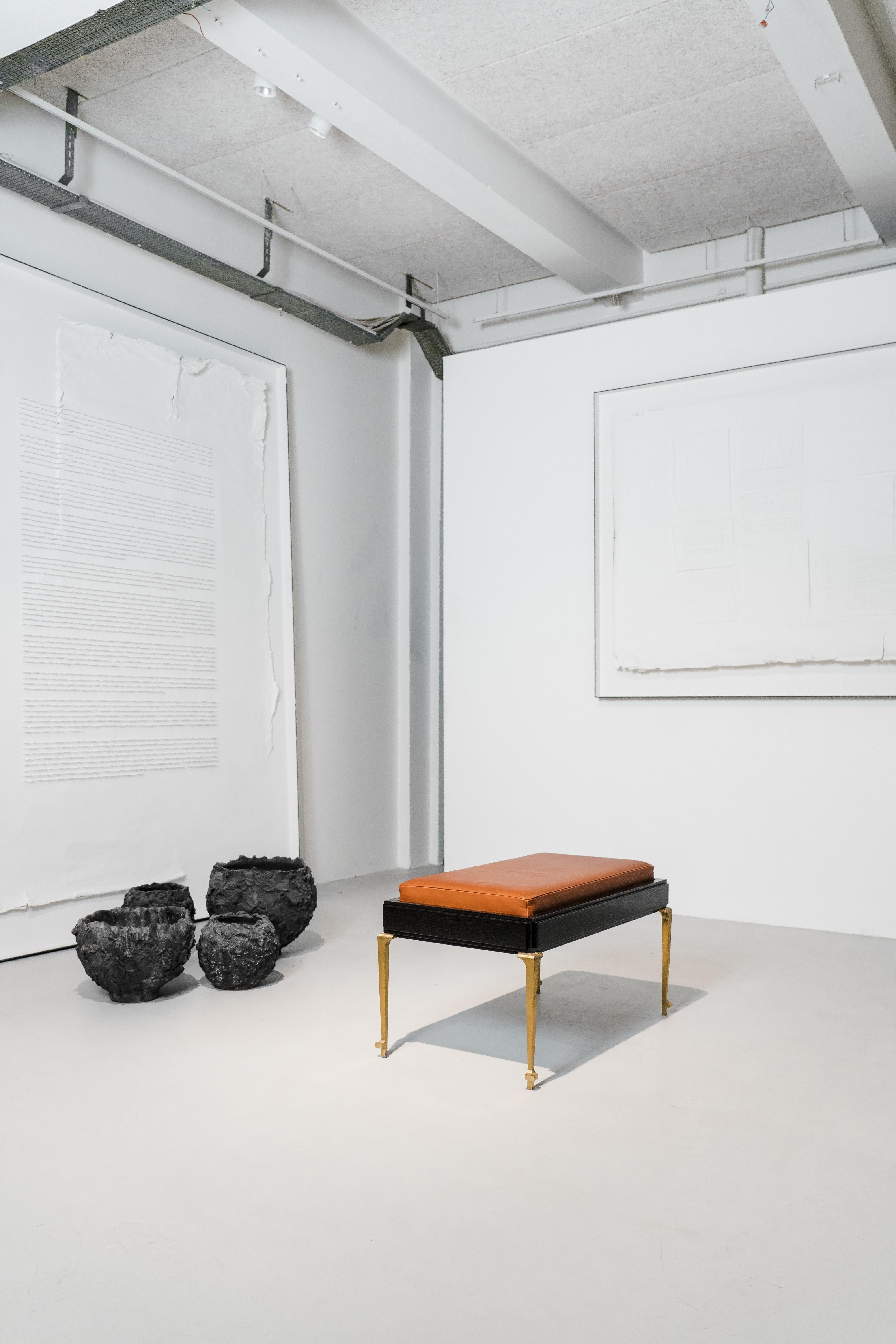 XXIe siècle et contemporain PH Bench - brass legs with black oak veneer and extreme walnut leather seat en vente