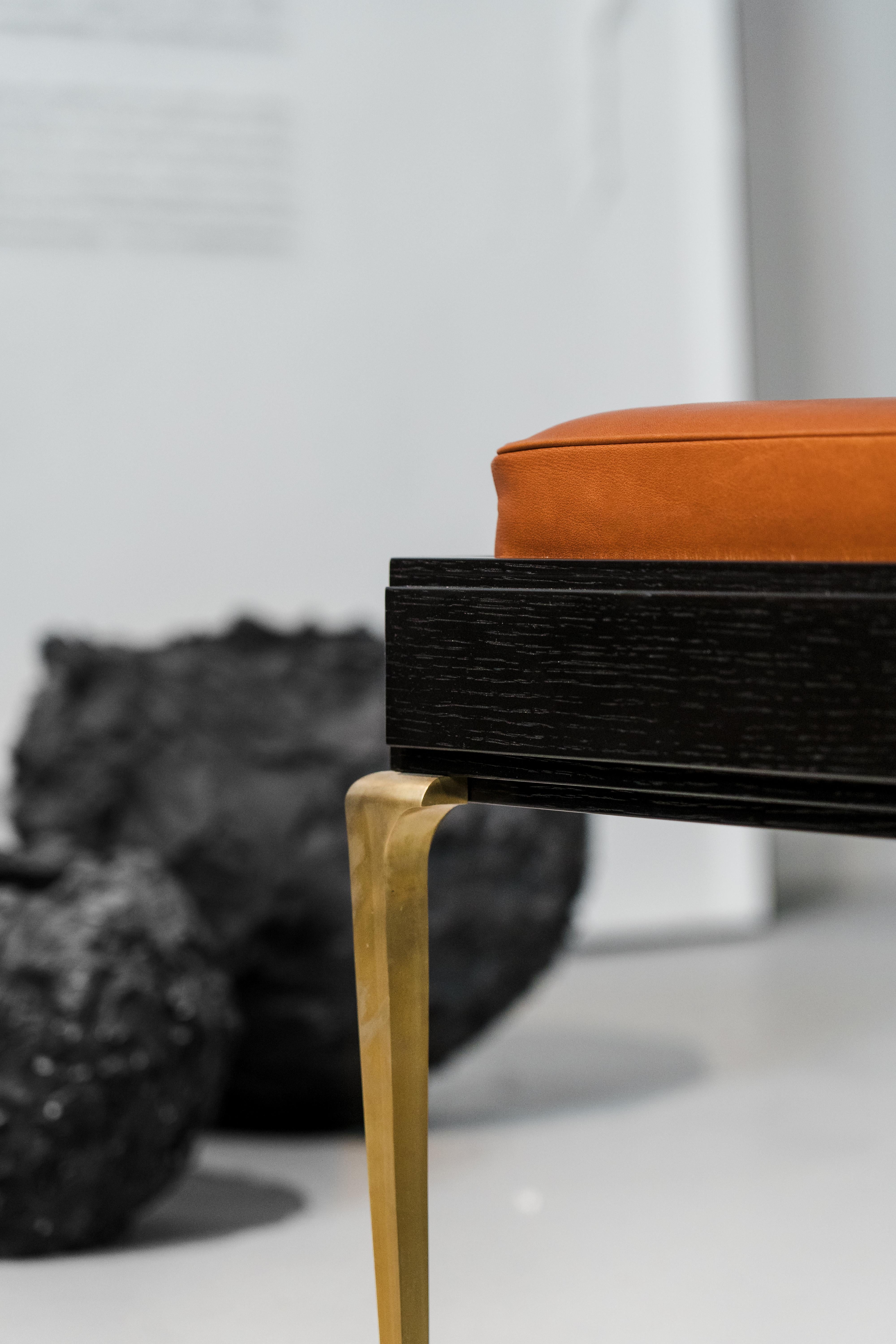 Cuir PH Bench - brass legs with black oak veneer and extreme walnut leather seat en vente