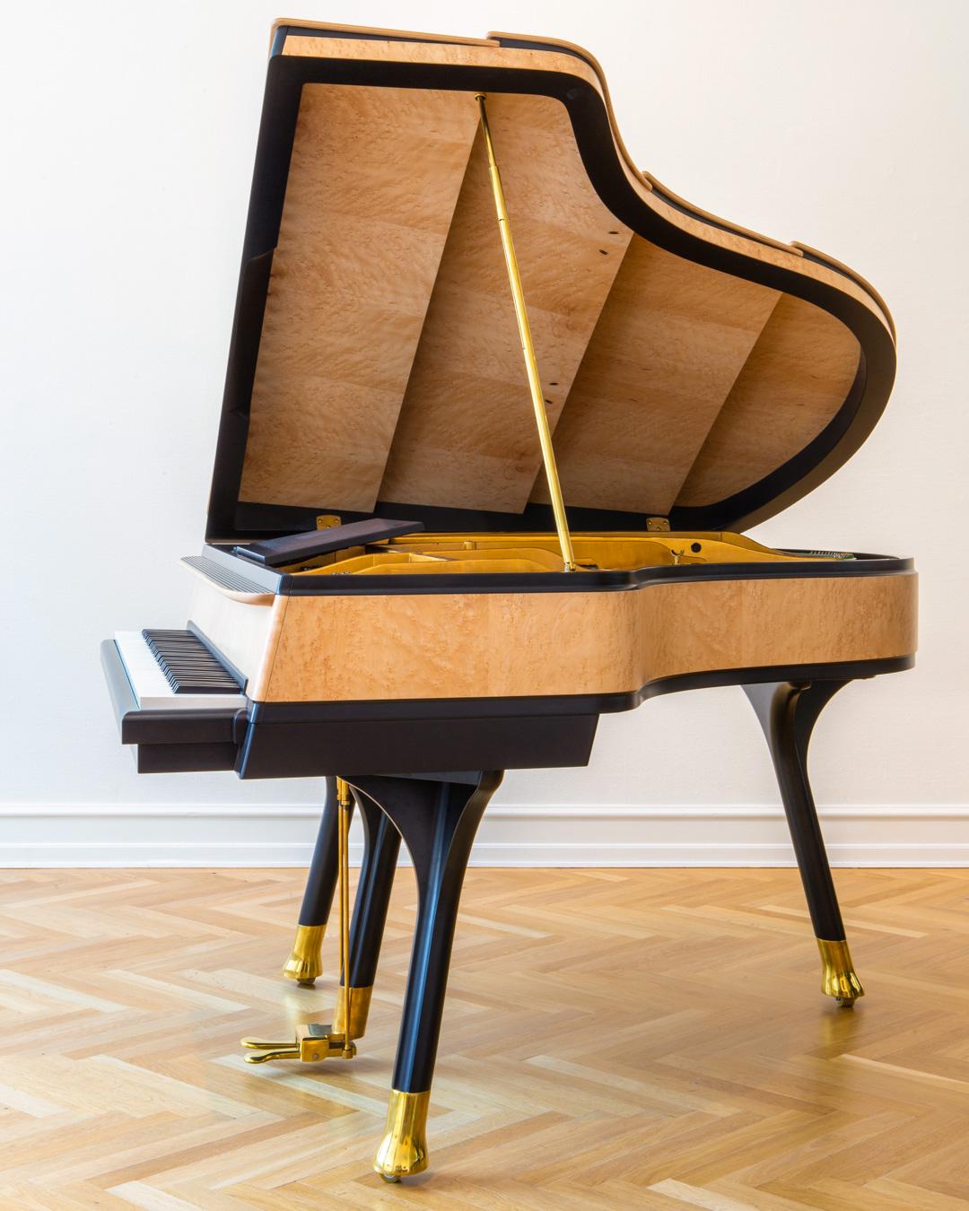 Grand Piano à nœud papillon PH en bouleau d'érable avec détails en laiton, moderne, sculptural Neuf - En vente à Copenhagen, DK