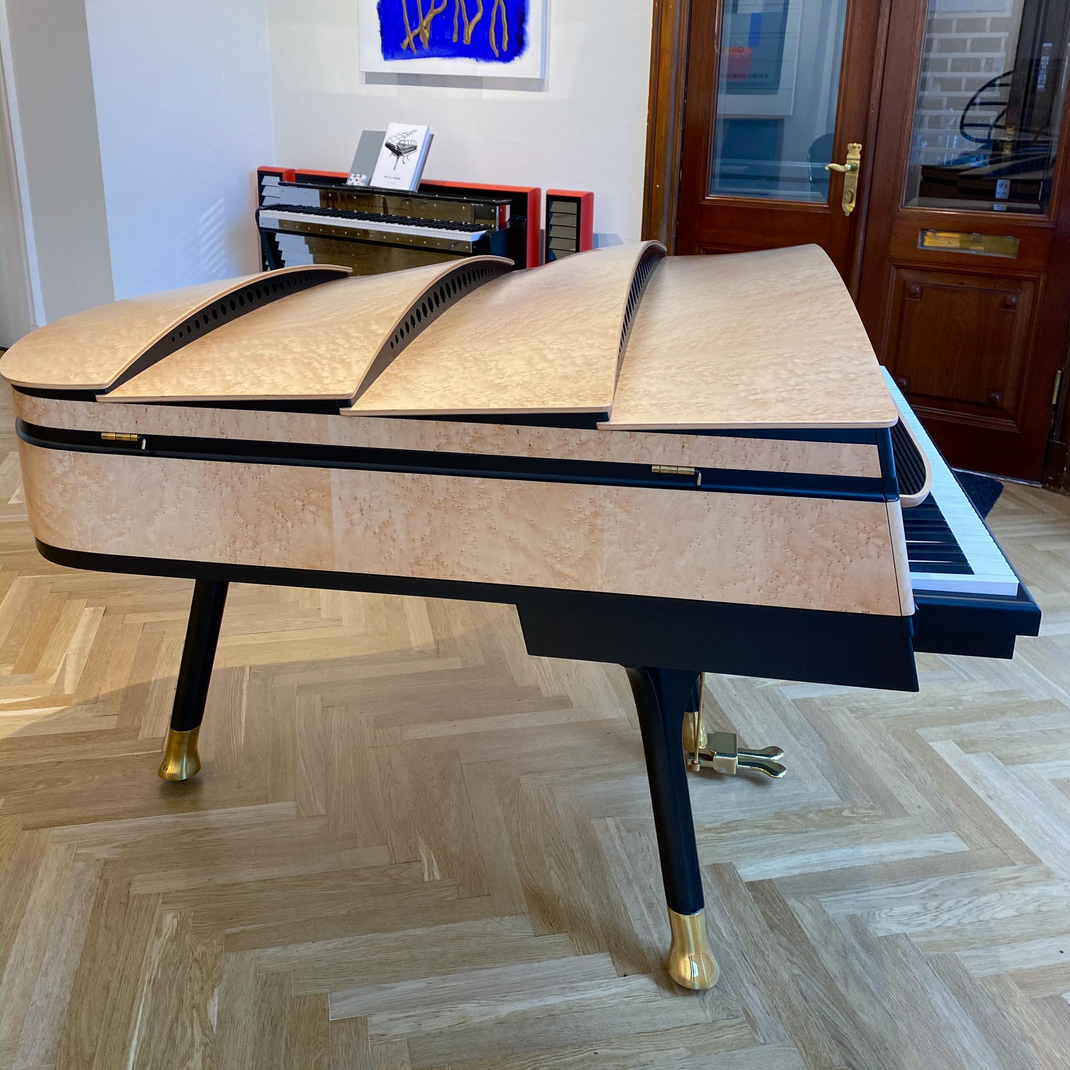 PH Bow Grand Piano, Maple Birch with Brass Details In Excellent Condition For Sale In Copenhagen, DK