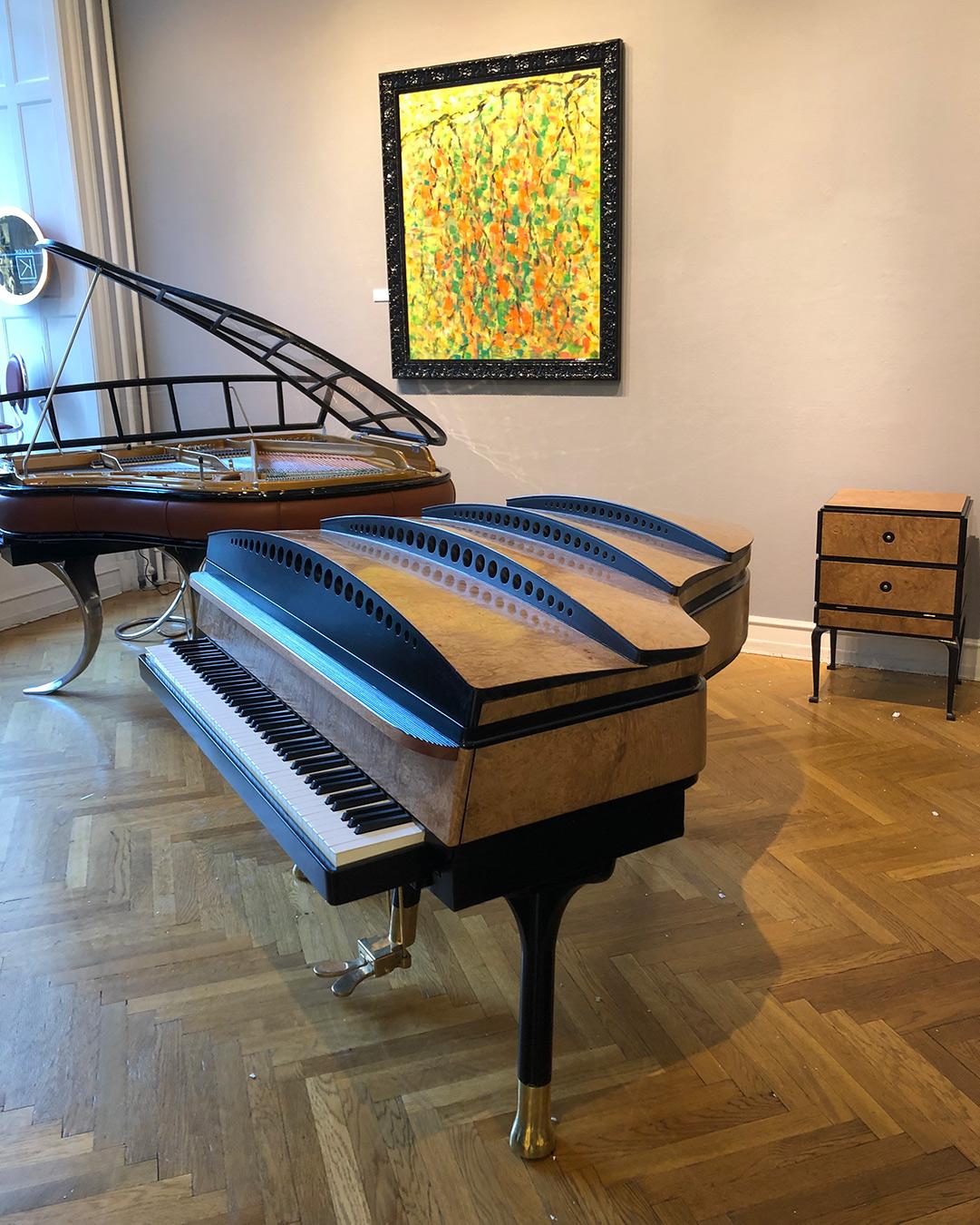 PH Bow Grand Piano, Matte Chestnut Wood with Brass Details, Modern, Sculptural In Good Condition In Copenhagen, DK