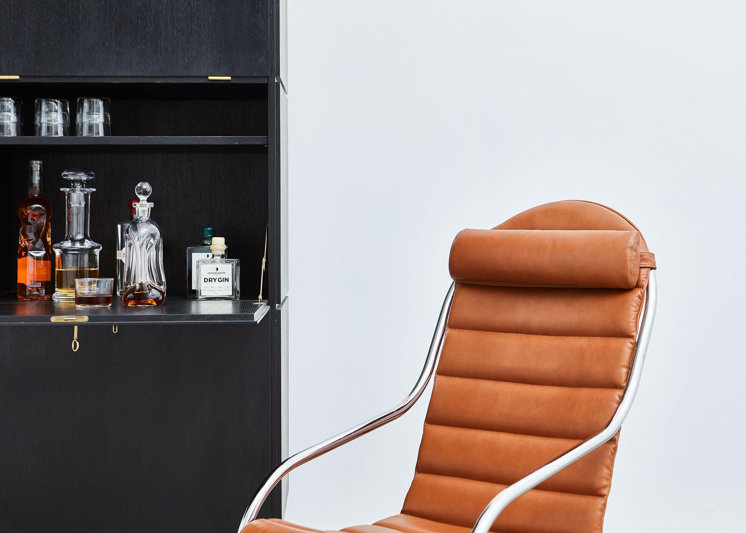 Bois Armoire PH, placage de chêne noir en vente