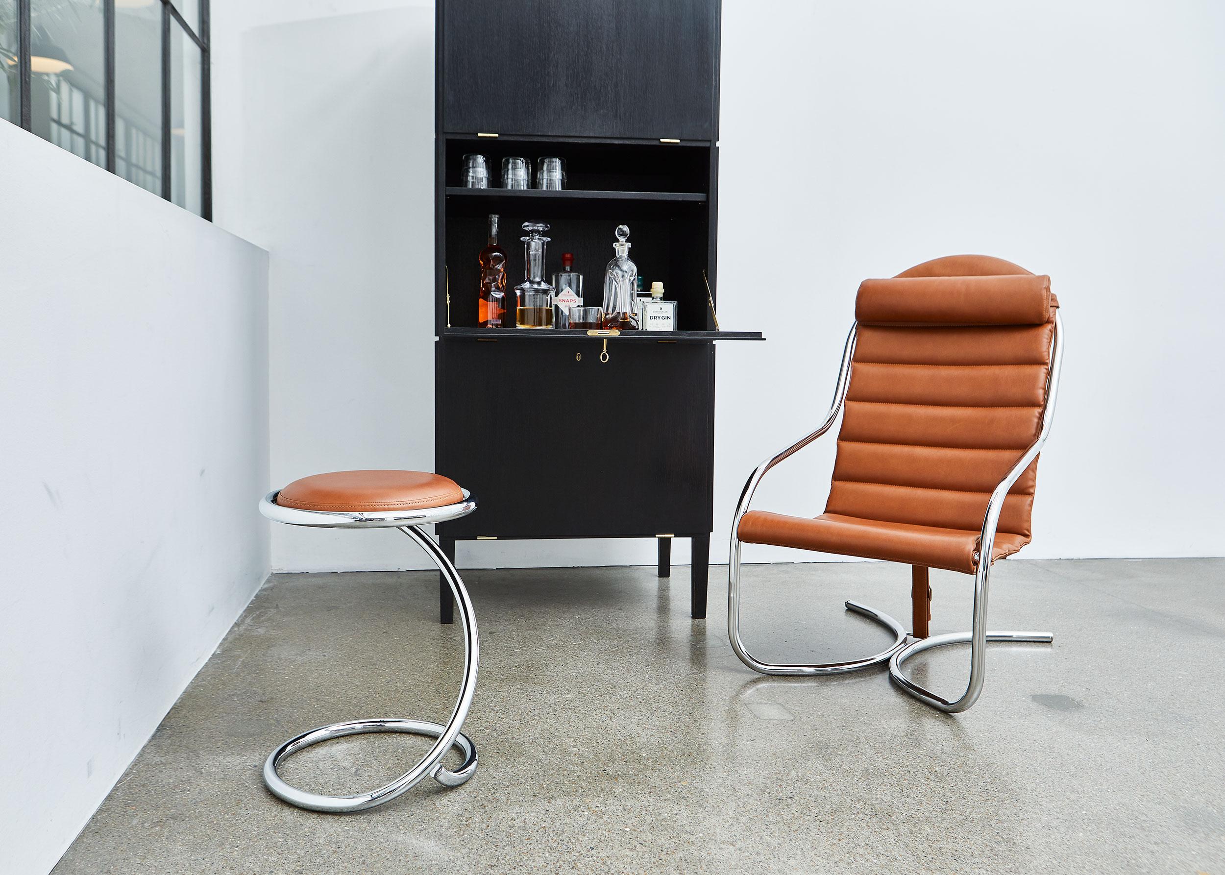 Armoire PH, placage de chêne noir en vente 1