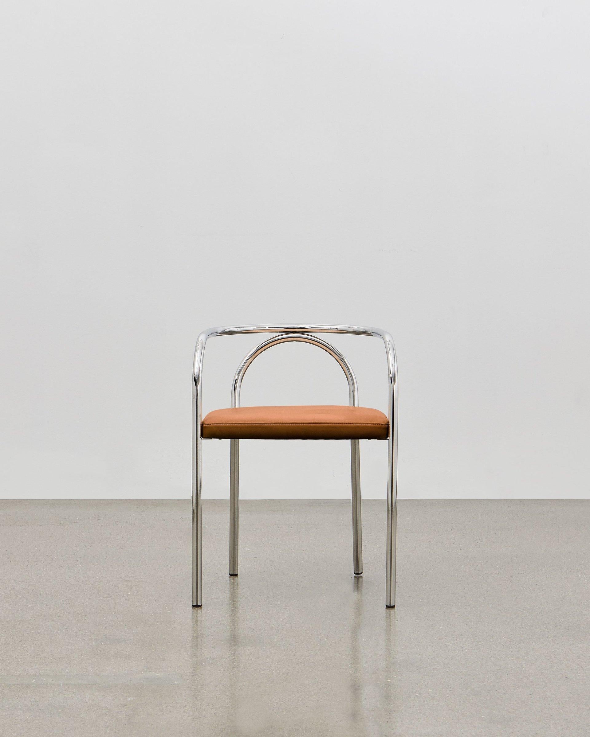 In creating the PH Chair, Poul Henningsen sought to reinvent a number of classic furniture designs that had traditionally been constructed of wood, such as the frequently encountered ‘bistro’ chair. Poul Henningsen saw an opportunity to create a