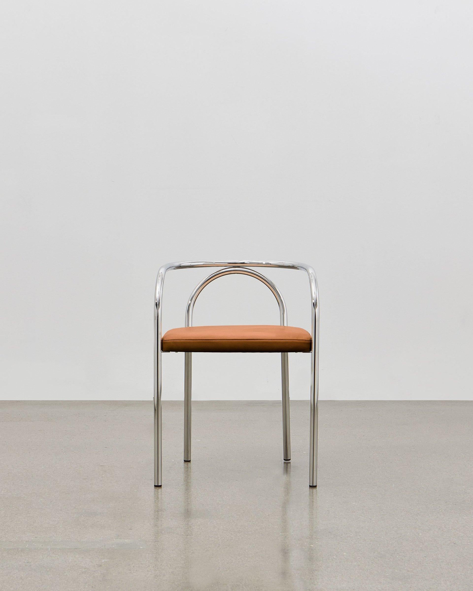 In creating the PH Chair, Poul Henningsen sought to reinvent a number of classic furniture designs that had traditionally been constructed of wood, such as the frequently encountered ‘bistro’ chair. Poul Henningsen saw an opportunity to create a