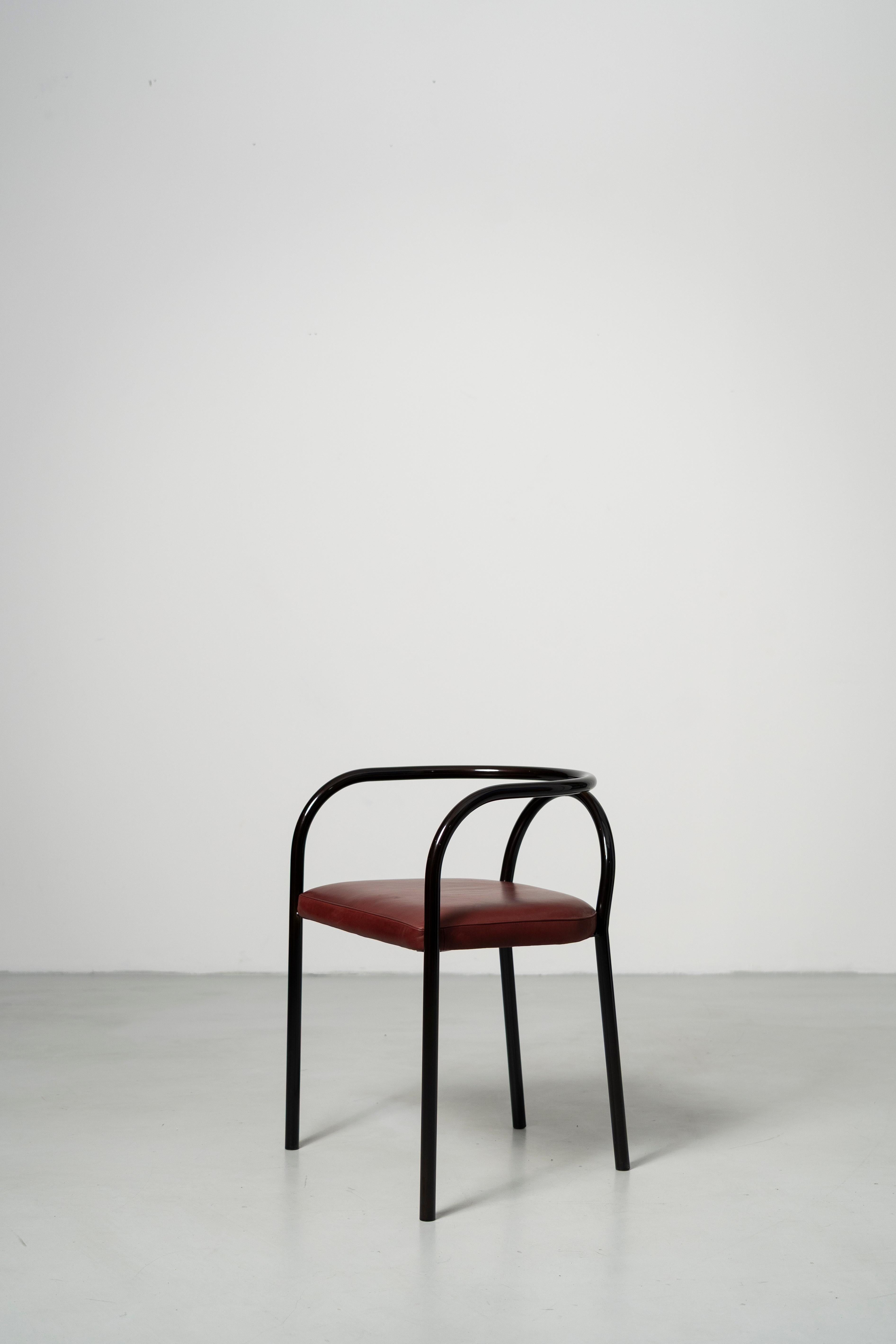 PH Chair - Gestell aus Stahlrohr in dunklem Kupferglanz Sitzfläche aus Leder in indischem Farbton (Bauhaus) im Angebot