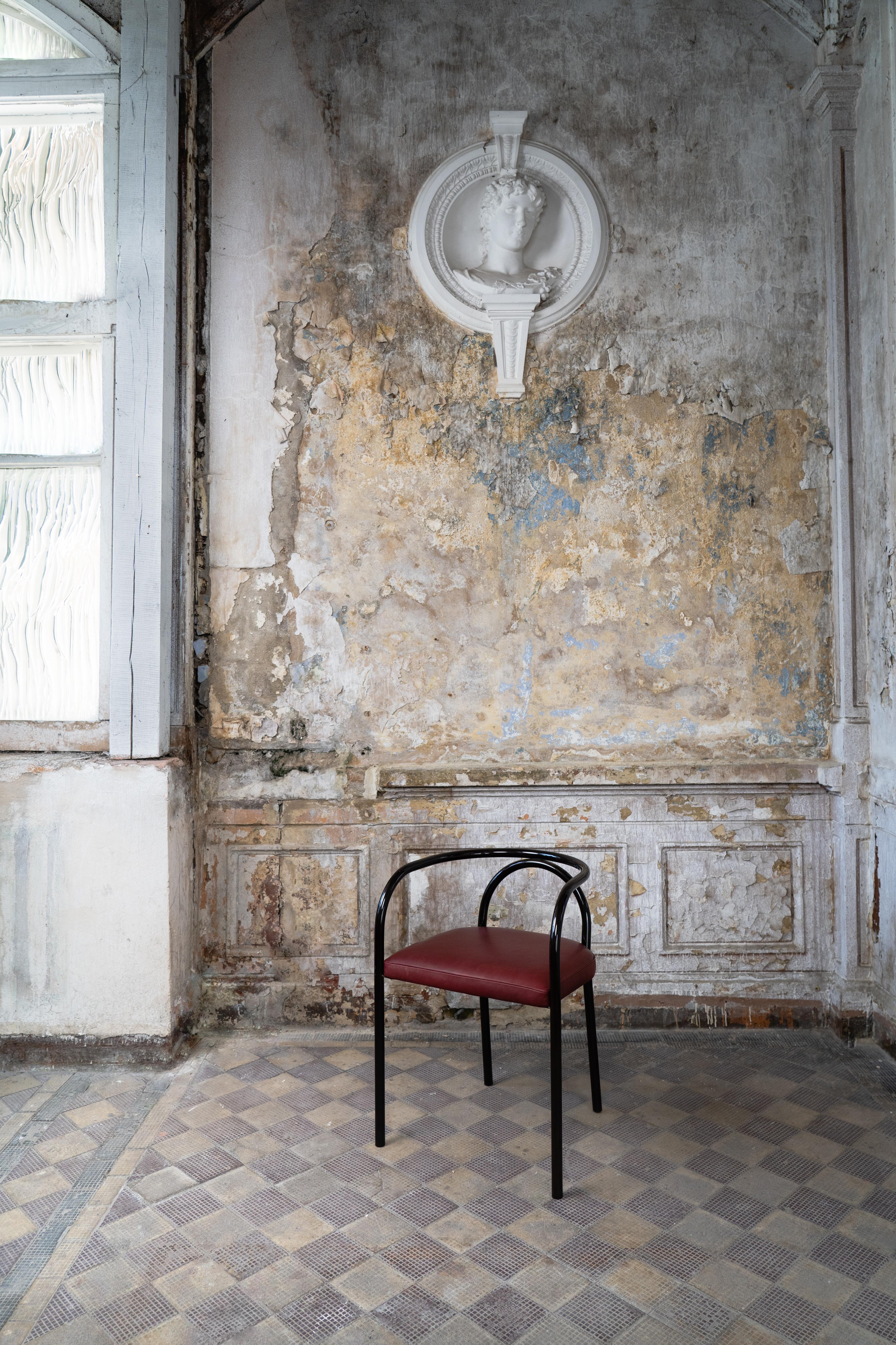 PH Chair - Gestell aus Stahlrohr in dunklem Kupferglanz Sitzfläche aus Leder in indischem Farbton (21. Jahrhundert und zeitgenössisch) im Angebot