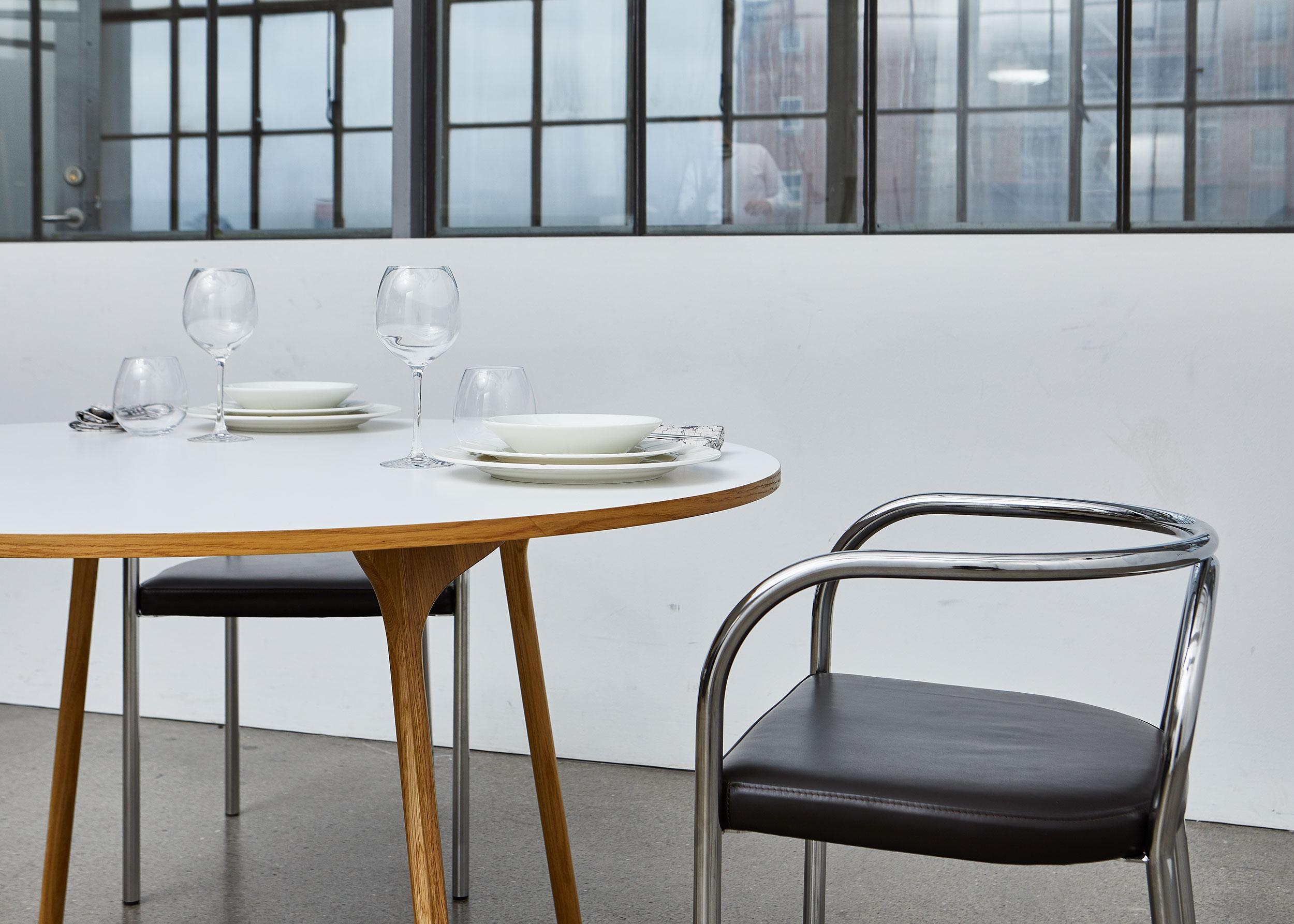 PH Kreistisch, Beistelltisch, Eiche natur, Laminierte Platte (Eichenholz) im Angebot