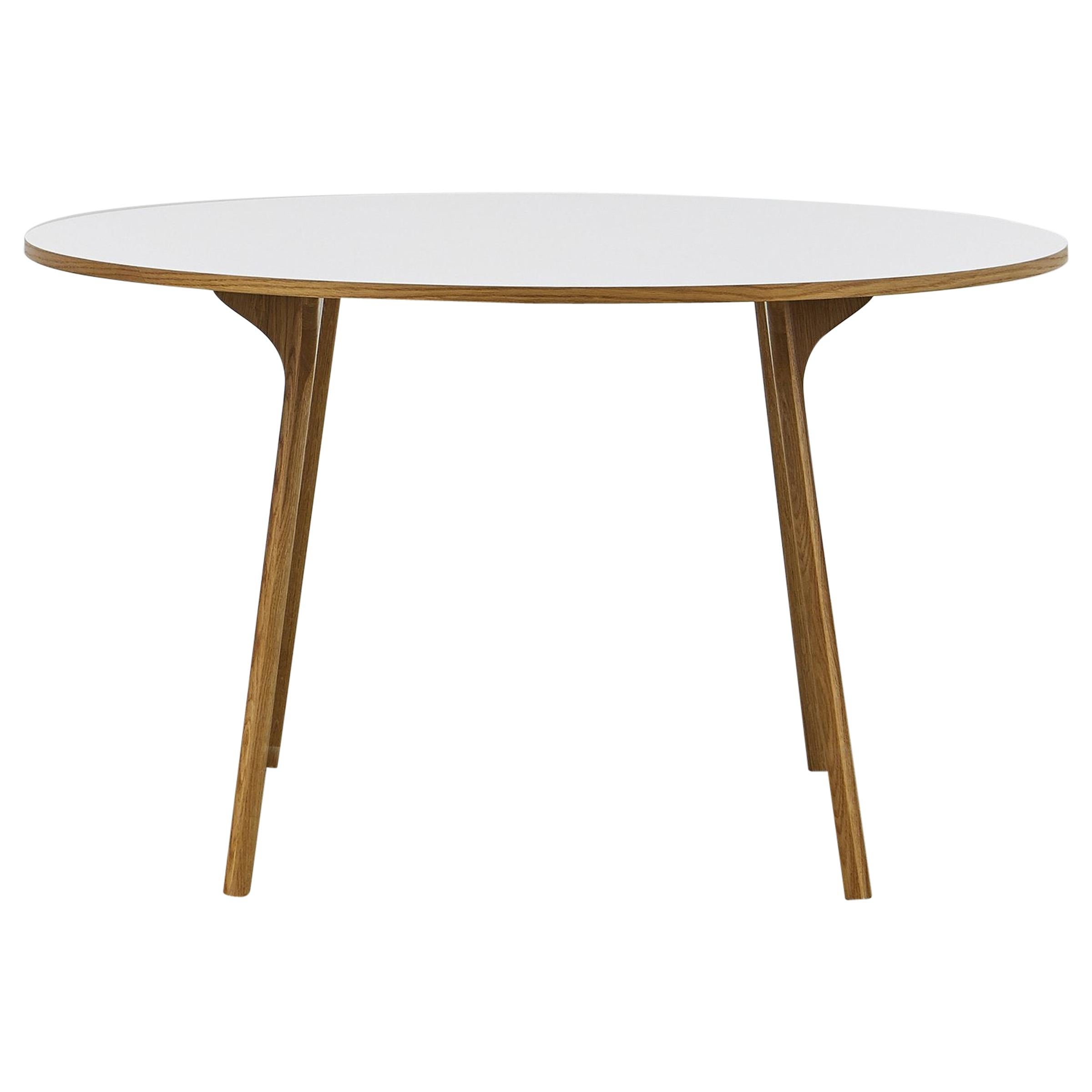 Tavolo PH Circle, gambe in legno Oak Wood naturale, piatto laminato in vendita