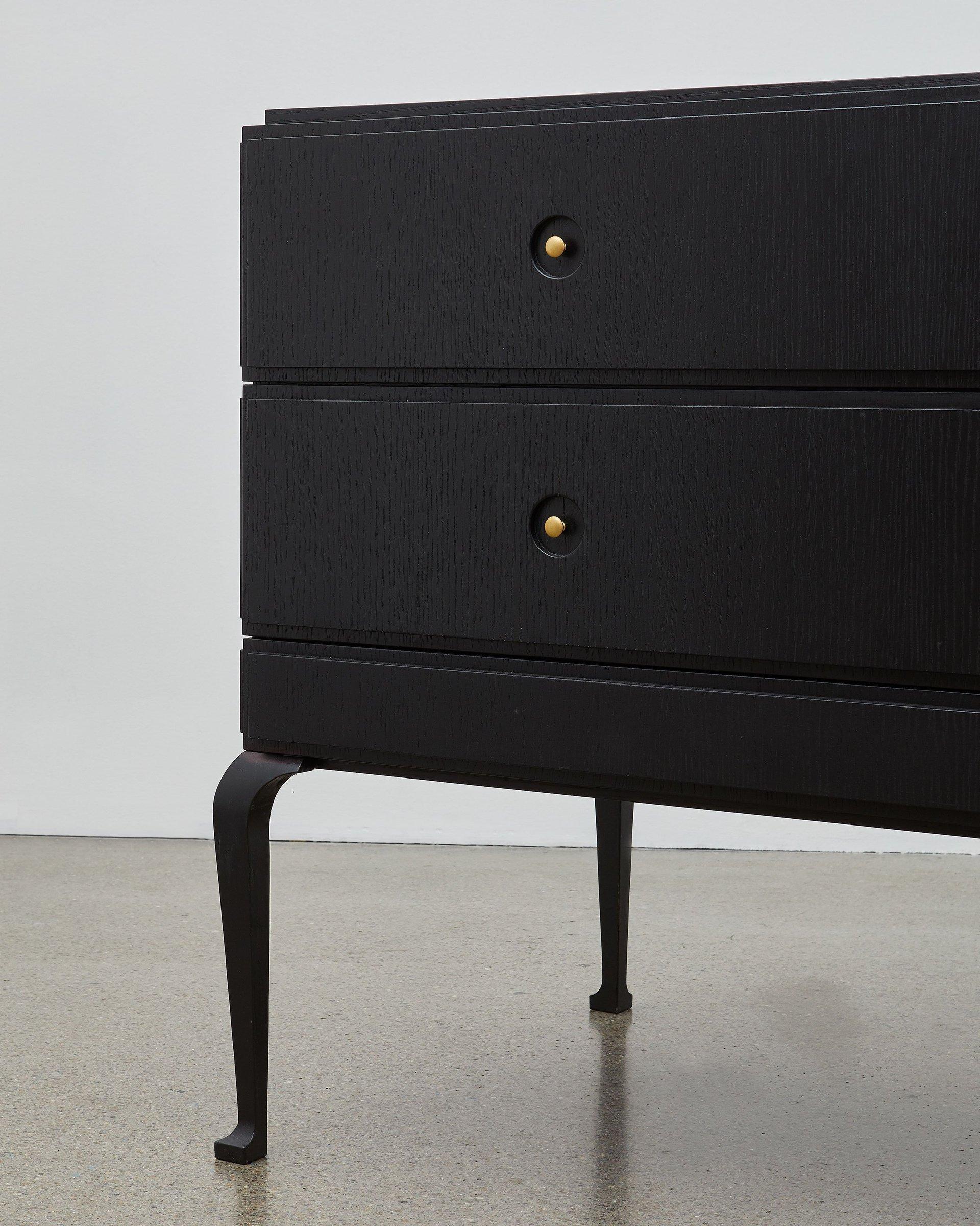 Bauhaus Grande commode PH, pieds en bois, placage en chêne noir, tiroirs en bois de frêne blanc en vente