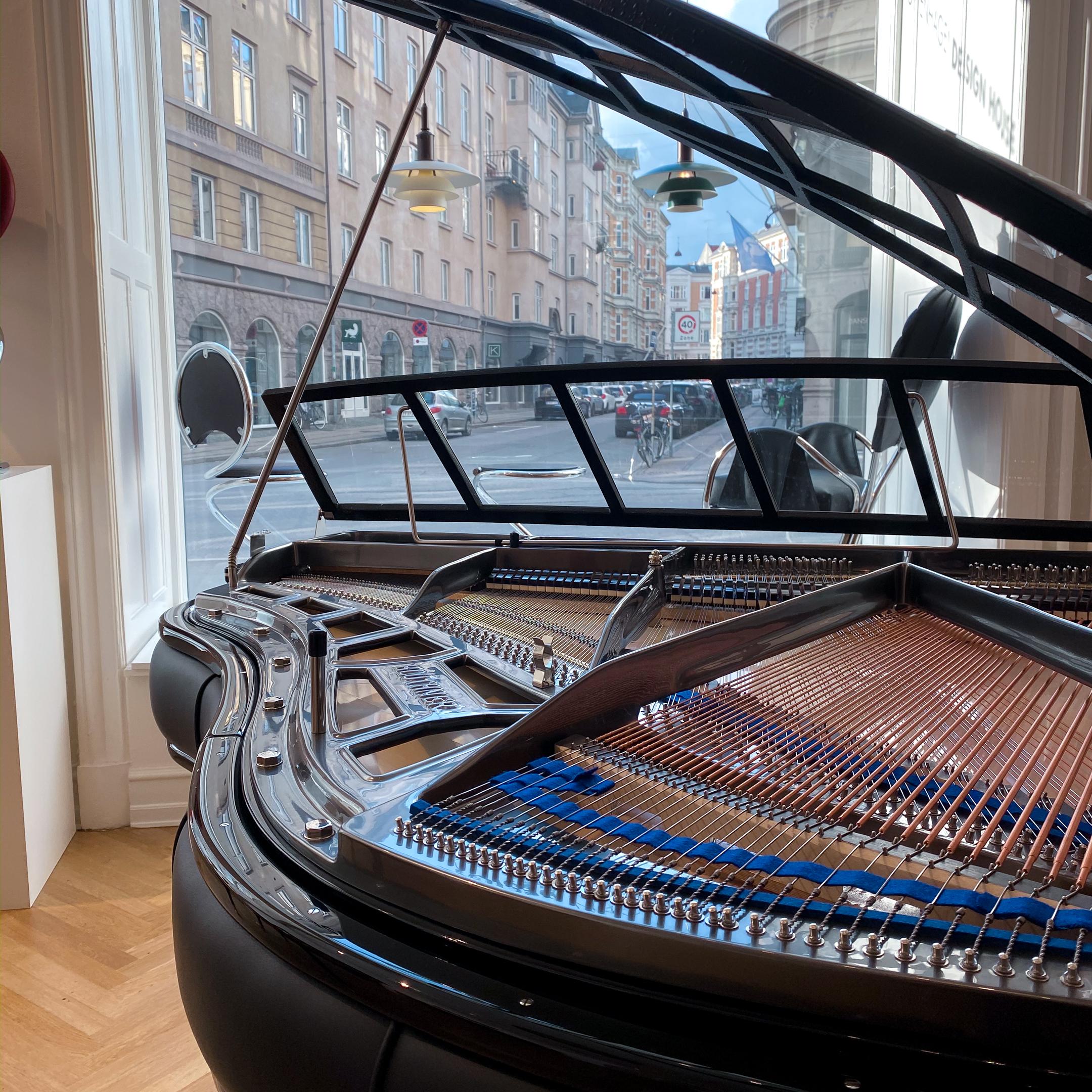 PH Grand Piano PH150 Excellence, Black Leather and Chrome, Modern, Sculptural In New Condition For Sale In Copenhagen, DK