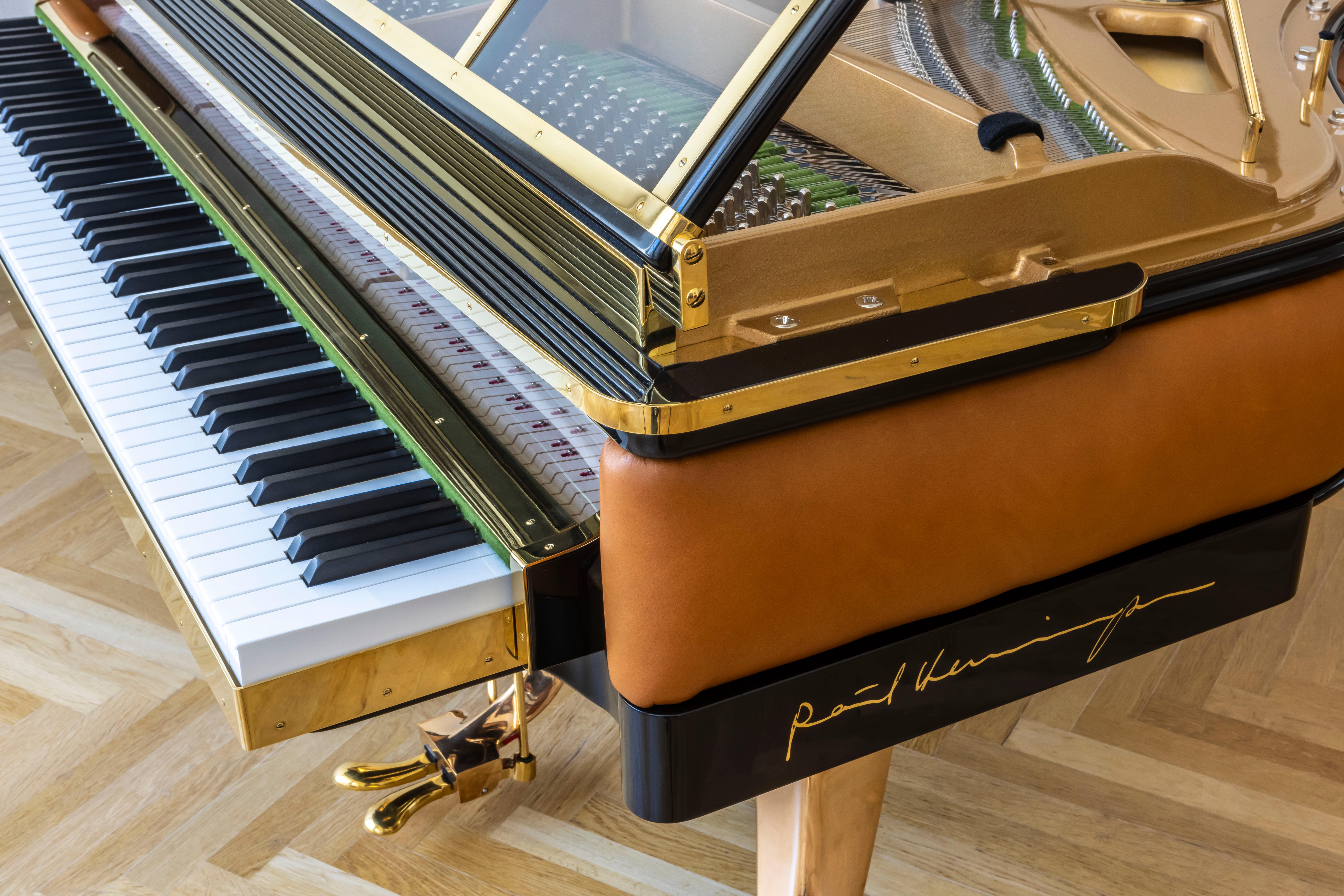 PH Grand Piano PH157 Legacy, Noce Cognac Pelle Ottone, Moderno, Scultoreo In condizioni Nuovo in vendita a Copenhagen, DK