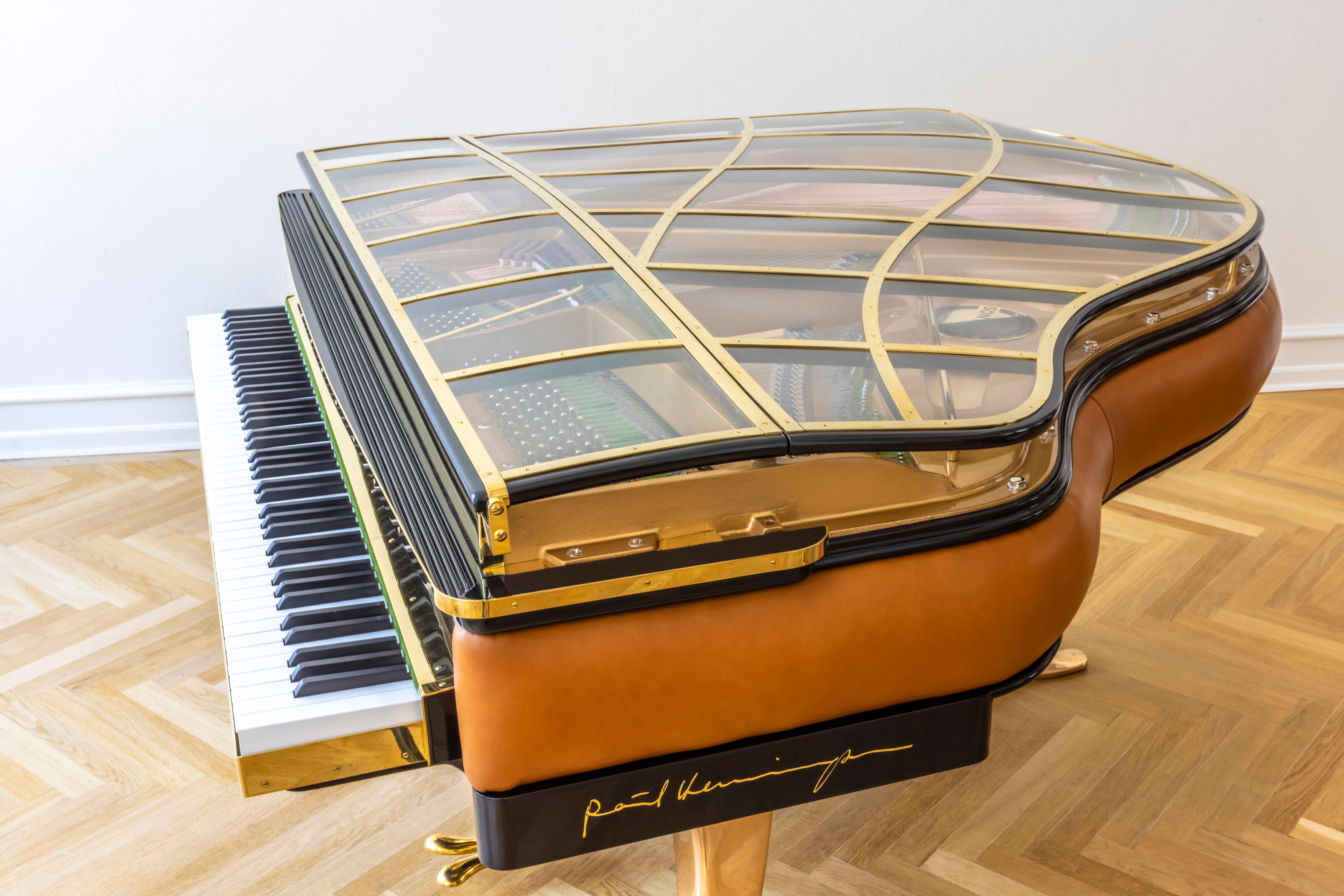XXI secolo e contemporaneo PH Grand Piano PH157 Legacy, Noce Cognac Pelle Ottone, Moderno, Scultoreo in vendita