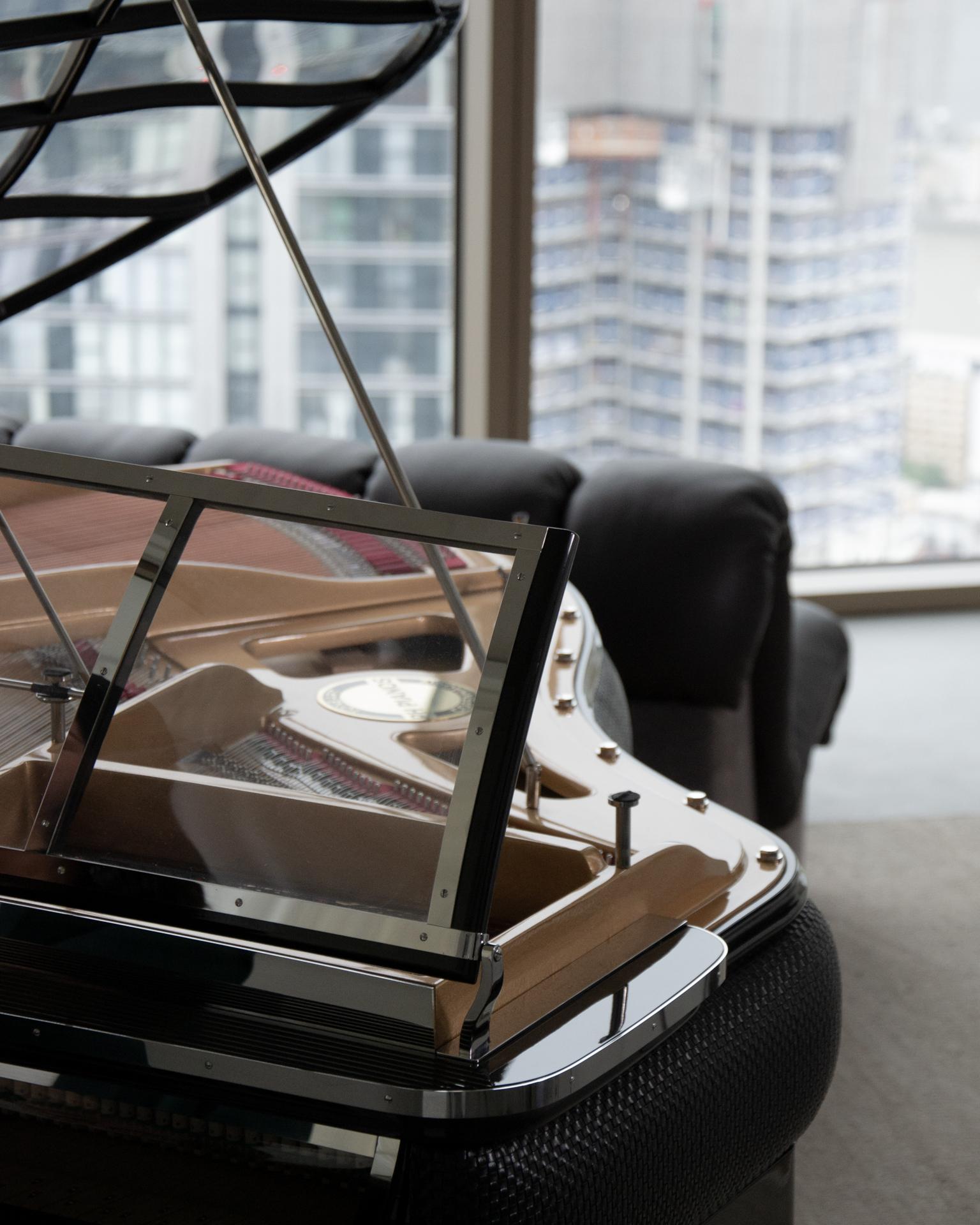 PH Grand Piano PH159 Legacy, schwarzes gewebtes Leder, Chrom (Gewebt) im Angebot