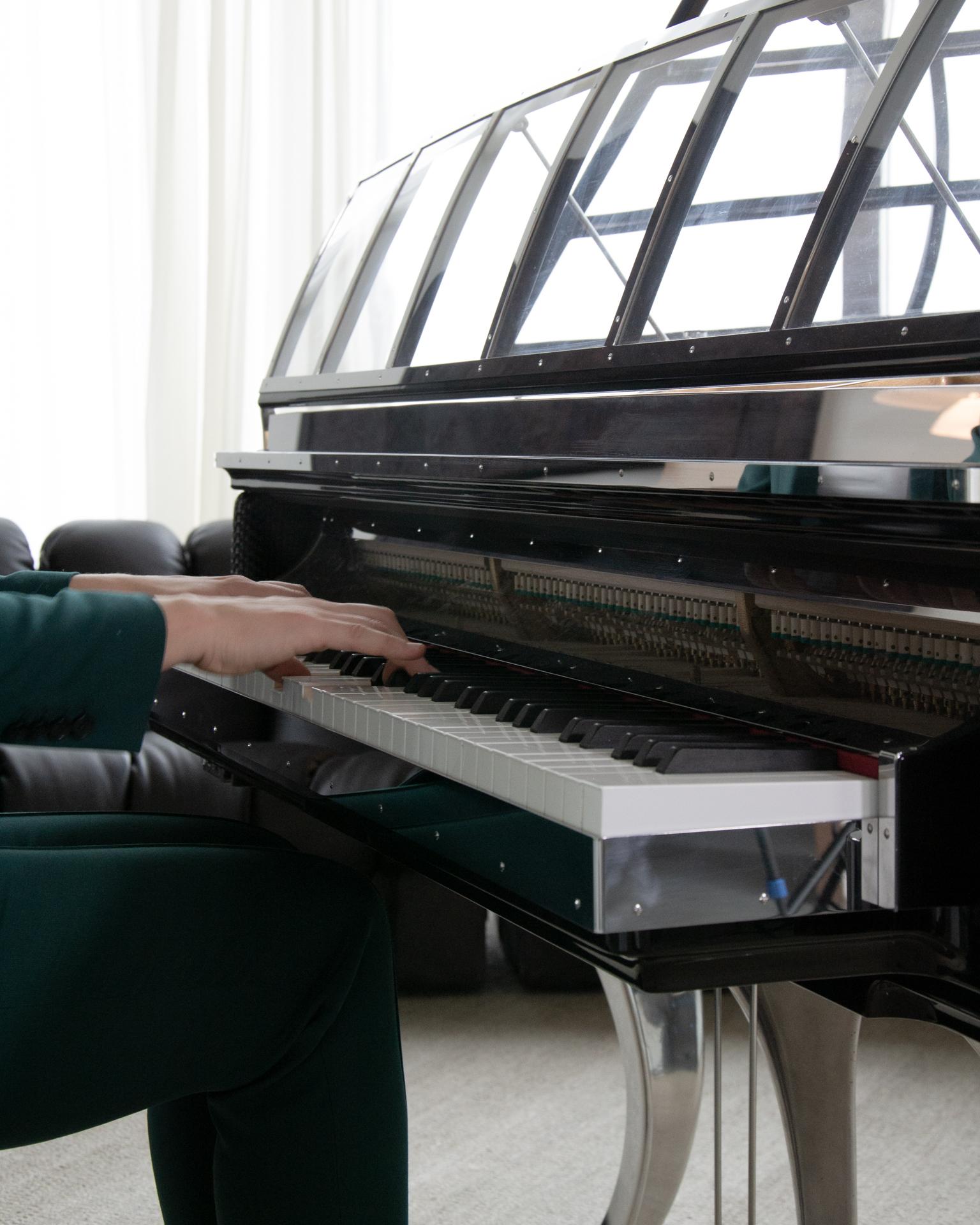 PH Grand Piano PH159 Legacy, schwarzes gewebtes Leder, Chrom im Angebot 1