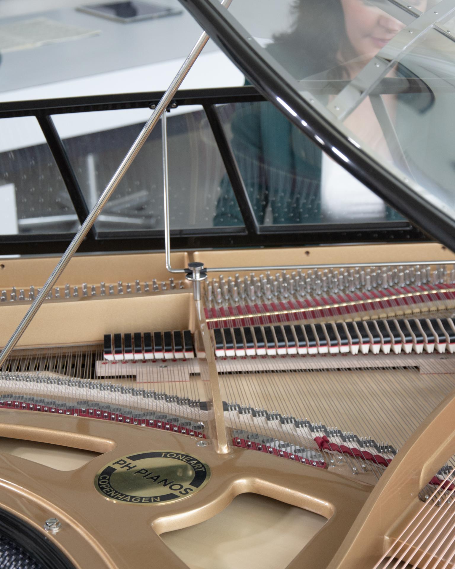 PH Grand Piano PH159 Legacy, schwarzes gewebtes Leder, Chrom im Angebot 2