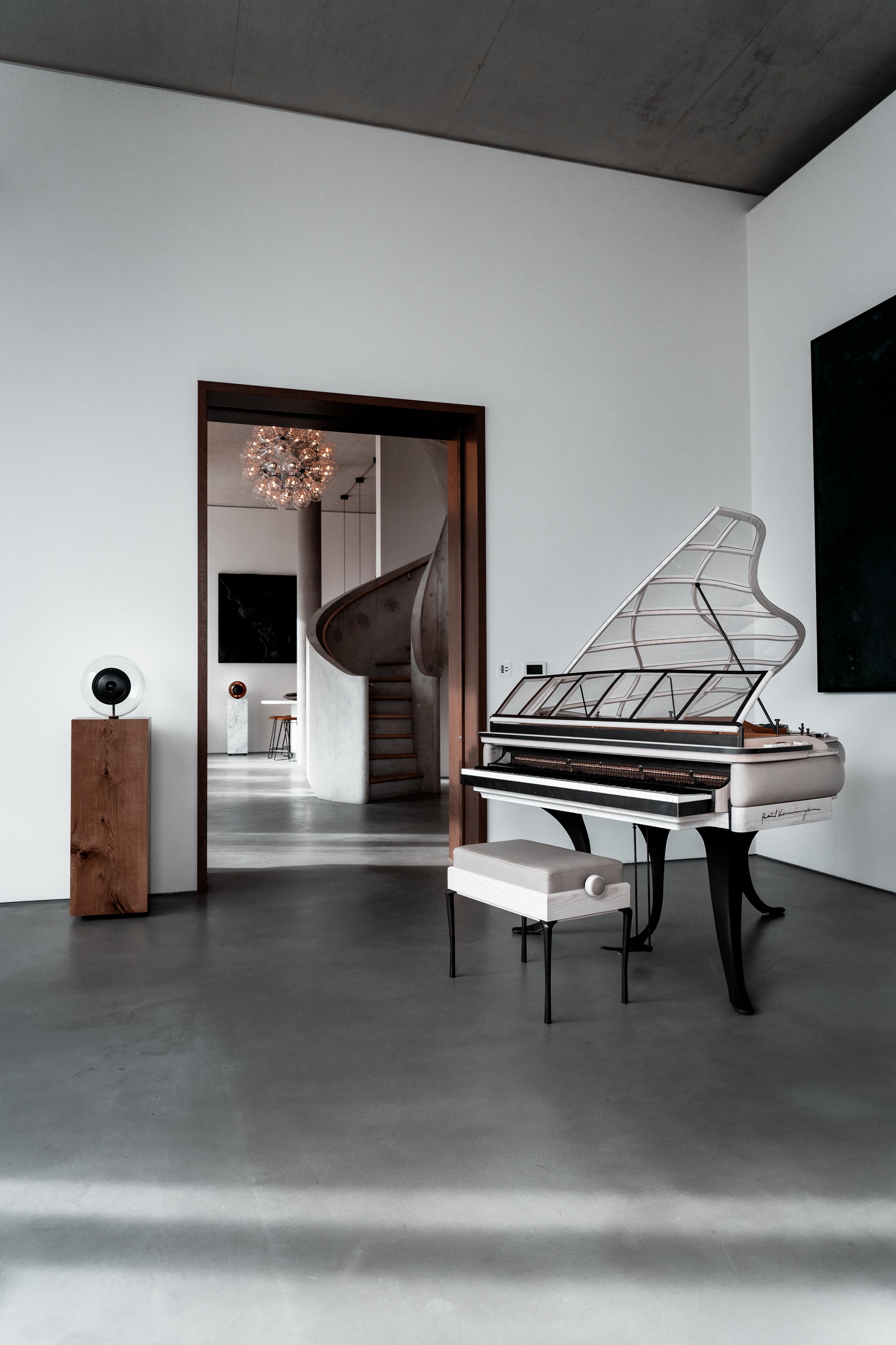 Quercia PH Grand Piano PH170 Curated, pelle minerale, quercia bianca e ottone bruciato in vendita