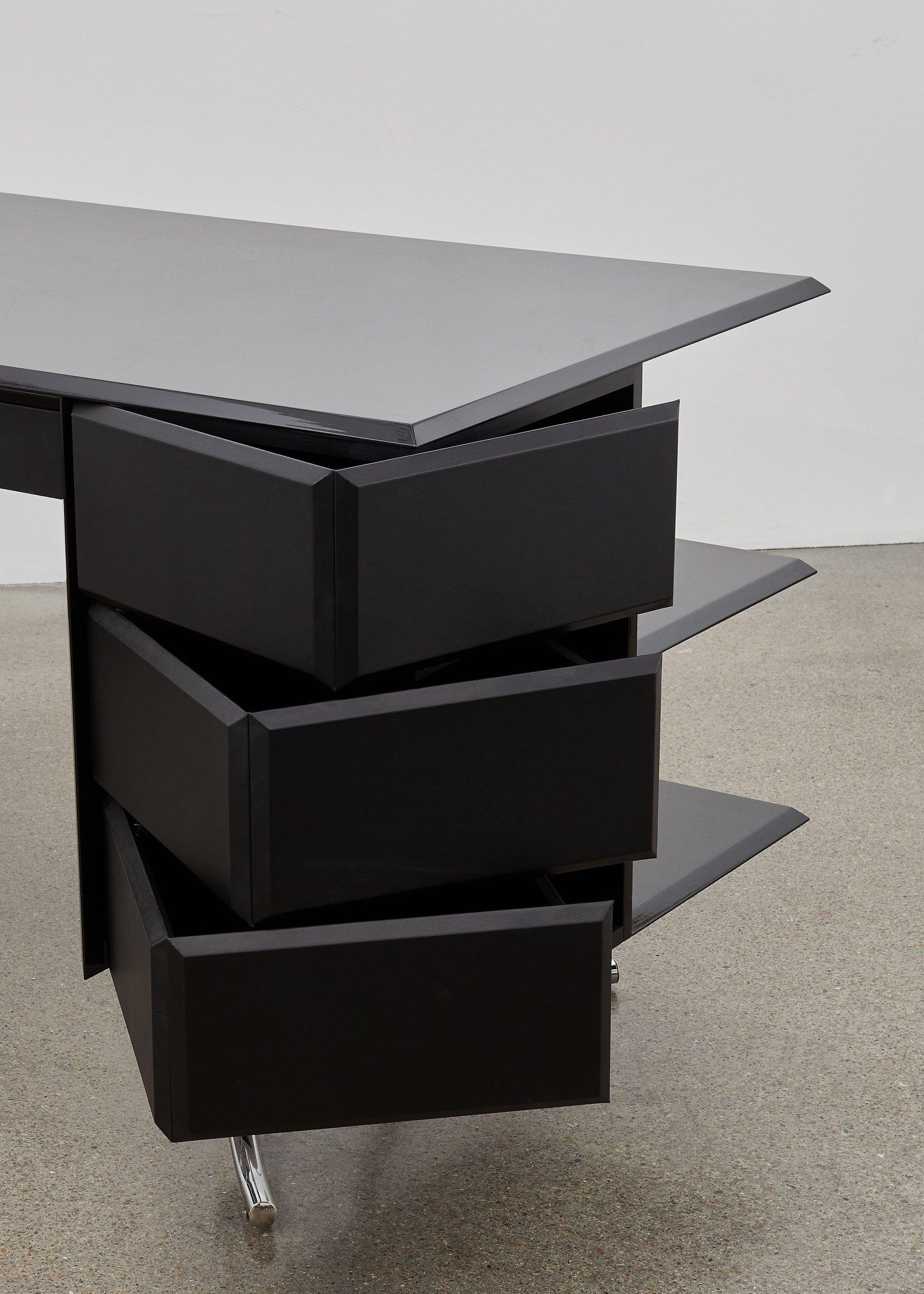 Escritorio de Oficina PH, Cromado, Pintado Negro Pulido, Piel en Paneles, Satinado Mate Bauhaus en venta
