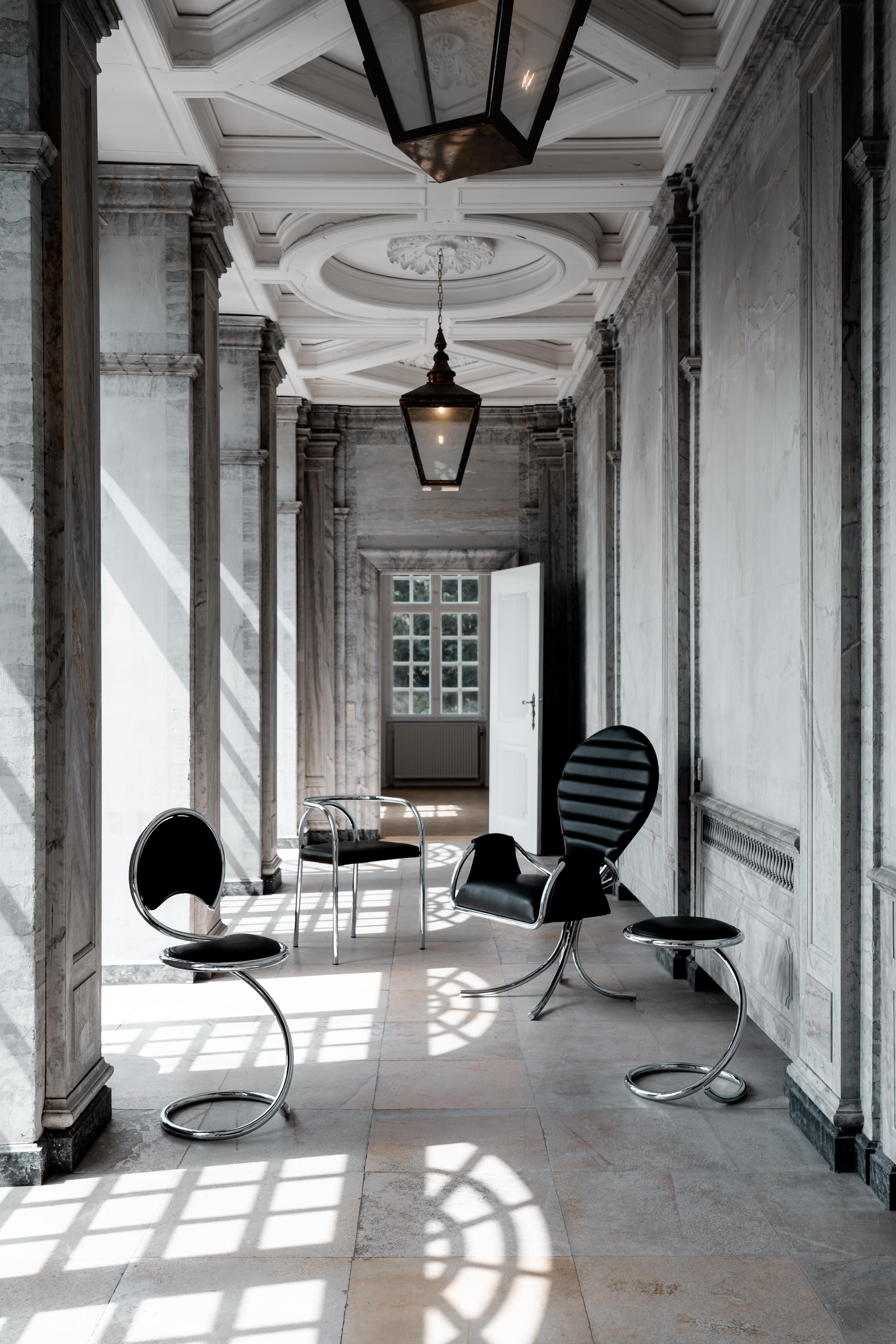 PH Schlangenstuhl, Chrom, Leder extrem schwarz, Lederpolsterung, Sichtbare Röhren im Zustand „Neu“ im Angebot in Copenhagen, DK