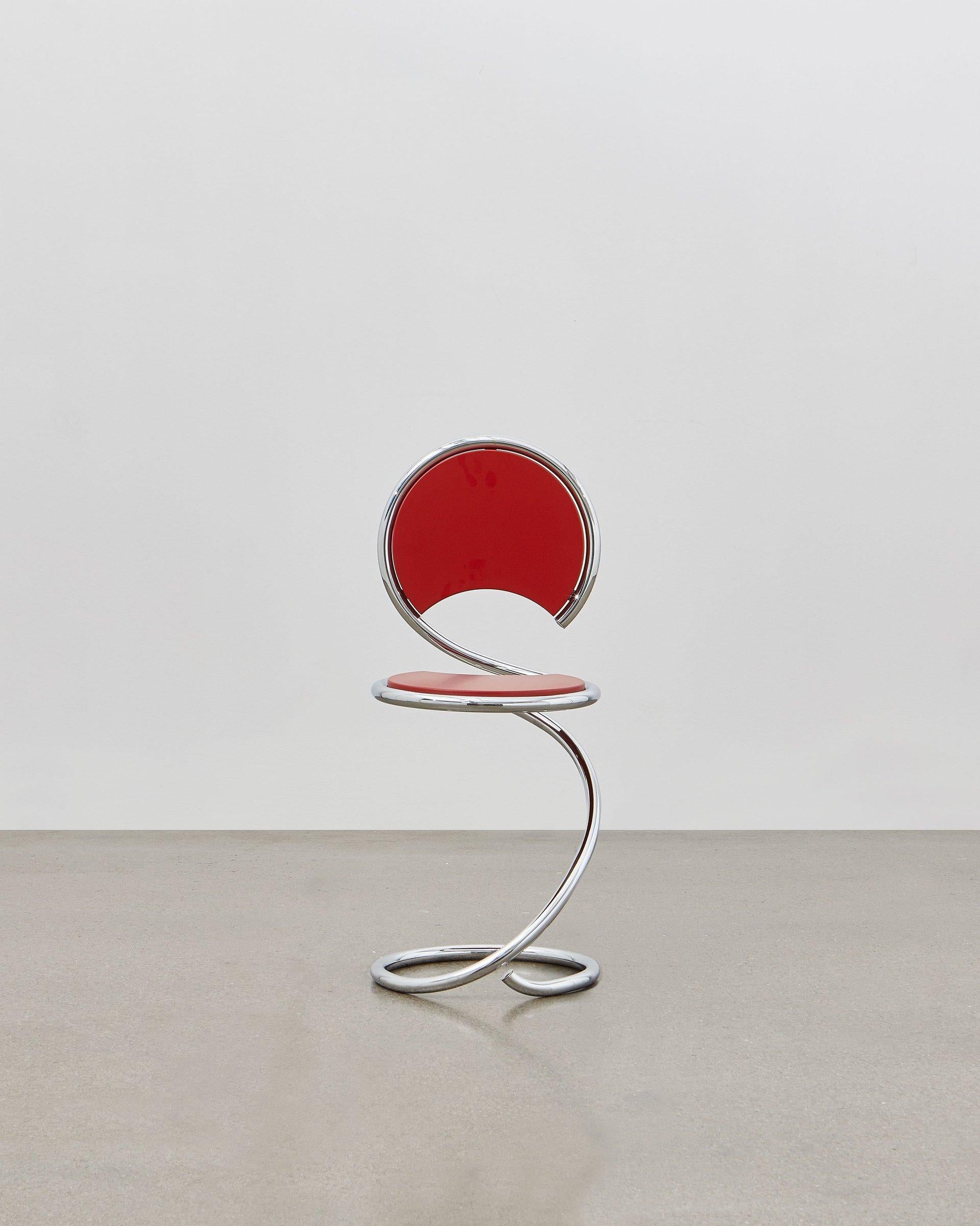 The PH Snake Chairs flowing lines within its steel tube design are inspired by the strong yet flexible body of a snake. It is multi-use and fits any room at home, in the apartment, in the office, with a function or simply as a piece of art to be