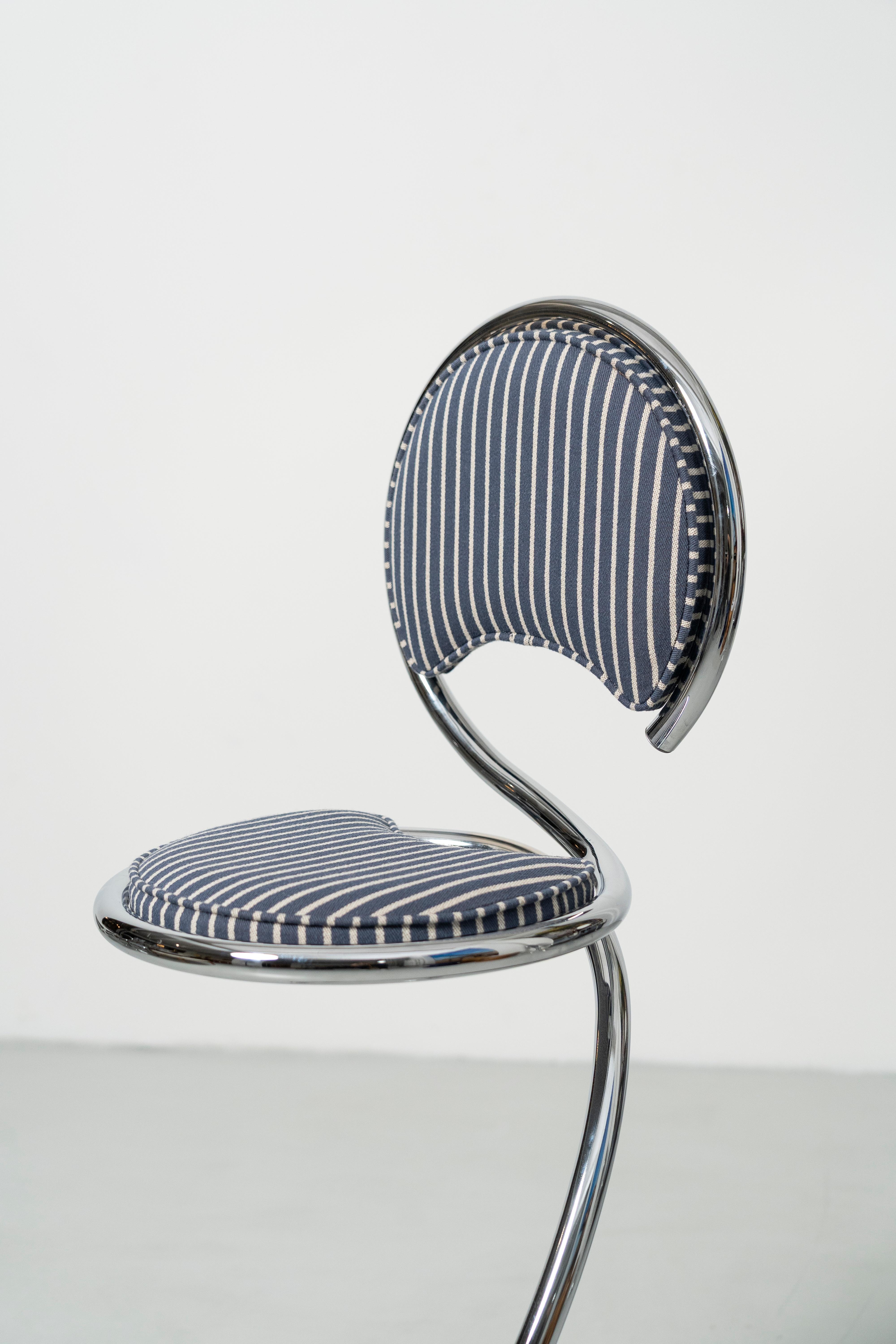 PH Snake Chair Counter - Chromstahlrohr Weißes Lederpolster Barhöhe im Zustand „Neu“ im Angebot in Copenhagen, DK