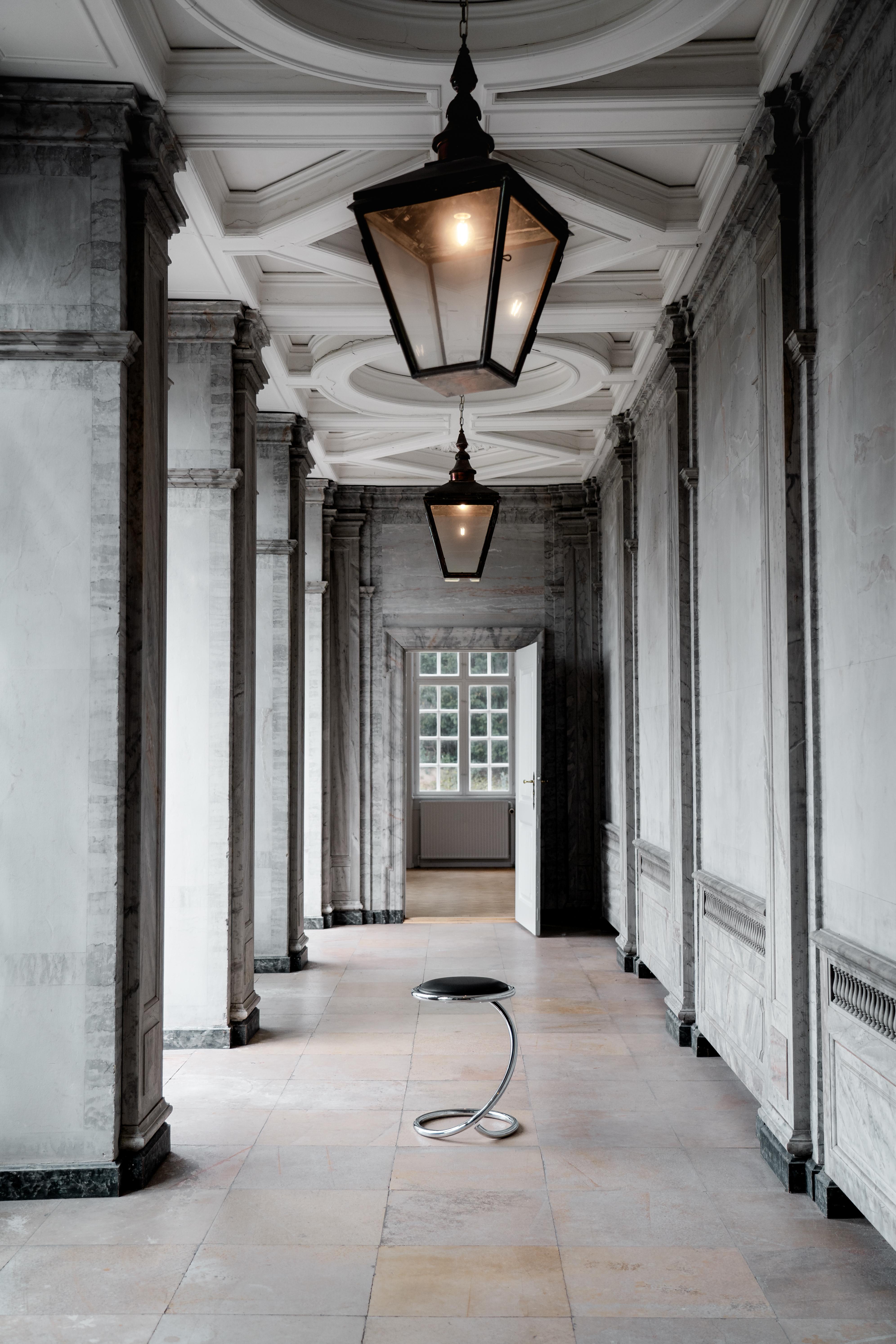 PH Schlangenhocker, Chrom, Leder extrem schwarz, Lederpolsterung, Sichtbare Röhren im Angebot 1