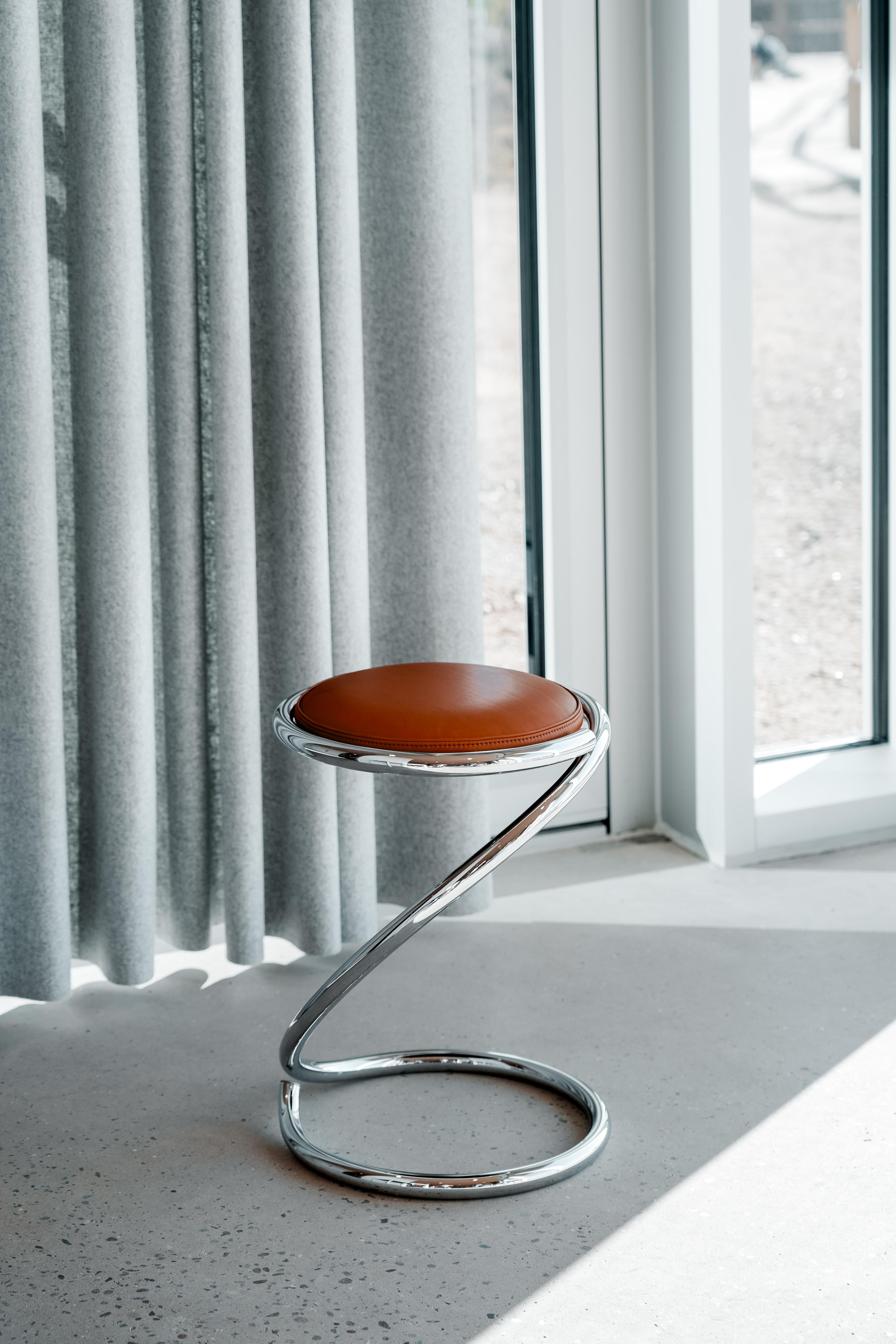 PH Schlangenhocker, Chrom, Leder Extreme Walnussholz, Lederpolsterung, Sichtbarer Rohr im Zustand „Neu“ im Angebot in Copenhagen, DK