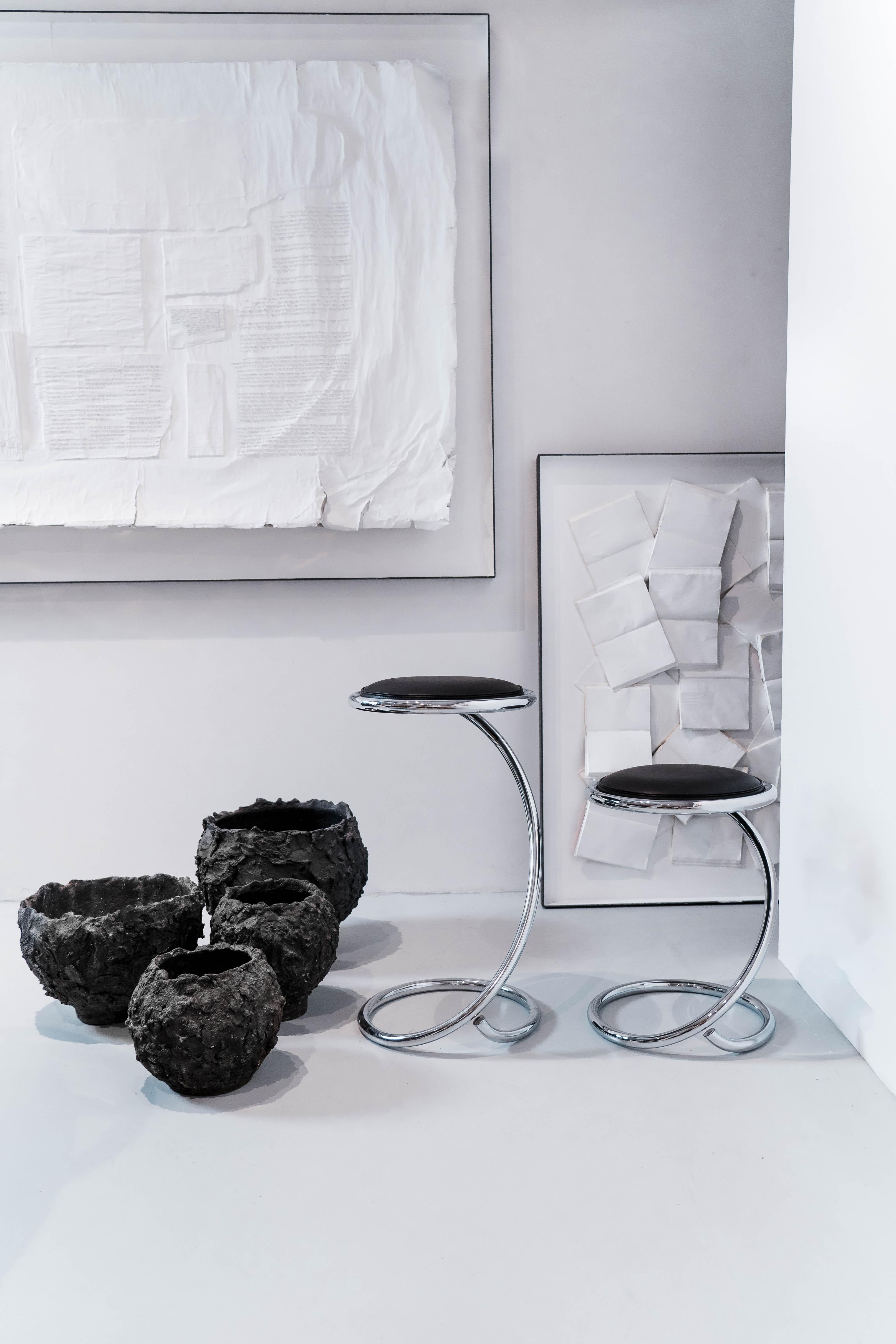 PH Snake Stool Counter - Chromstahlrohr Schwarze Lederpolsterung Barhöhe (Bauhaus) im Angebot