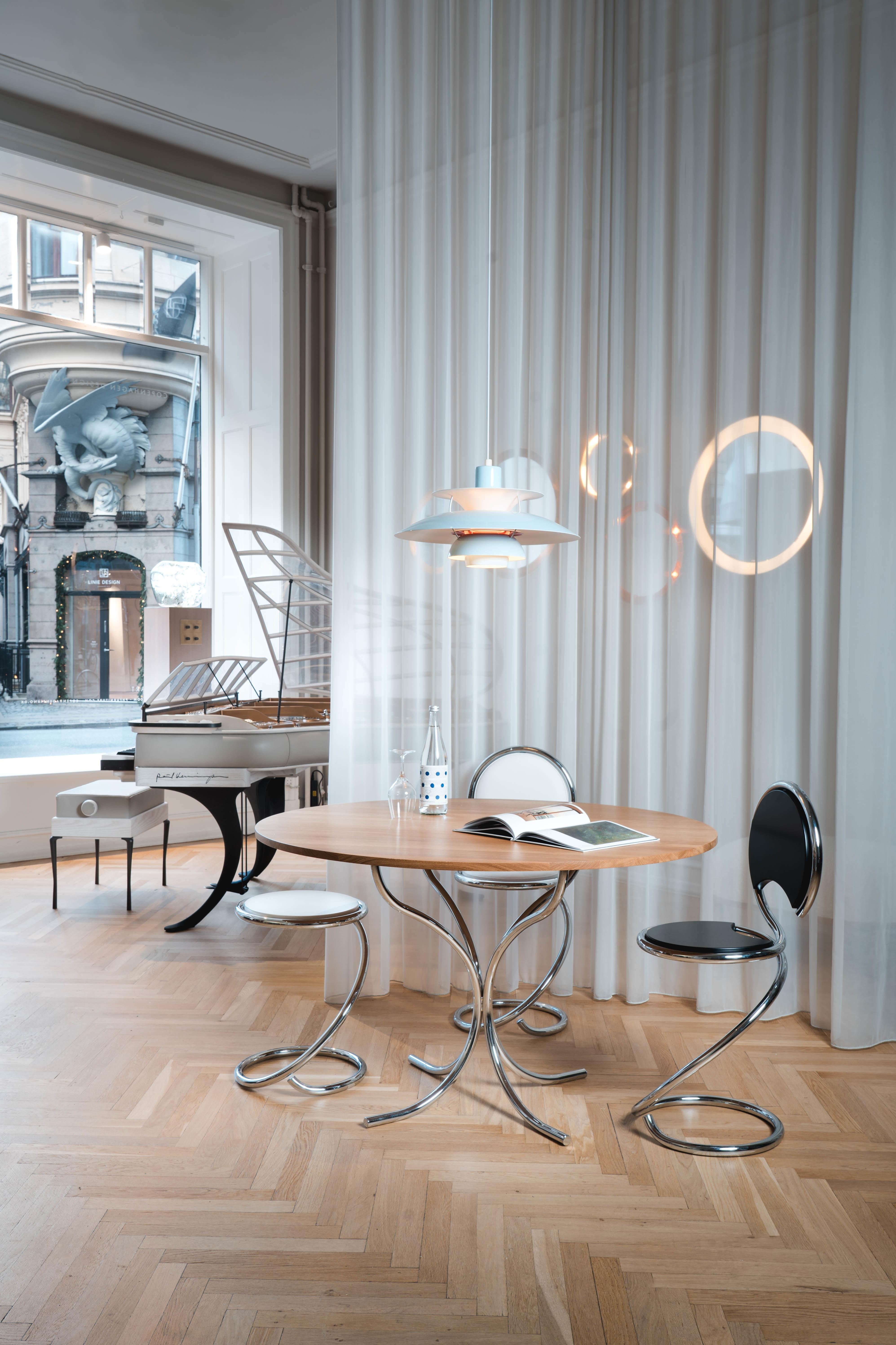 PH Table - Chrome legs with solid natural oak table plate (Dänisch) im Angebot