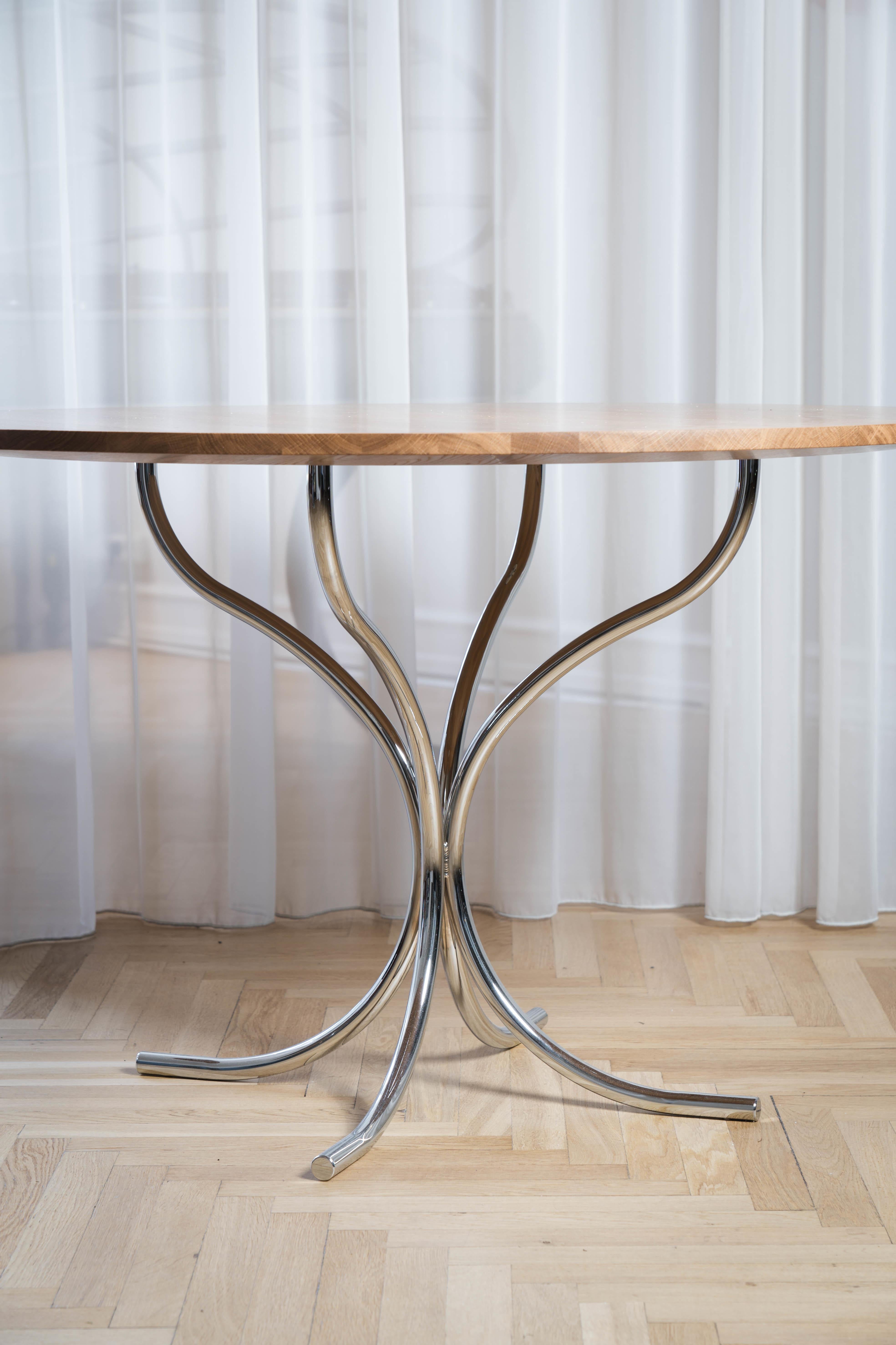 PH Table - Chrome legs with solid natural oak table plate im Zustand „Neu“ im Angebot in Copenhagen, DK