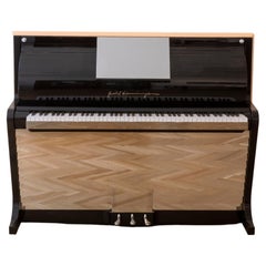 Piano droit PH, cuir naturel non teinté avec parties métalliques chromées et panneaux en bois